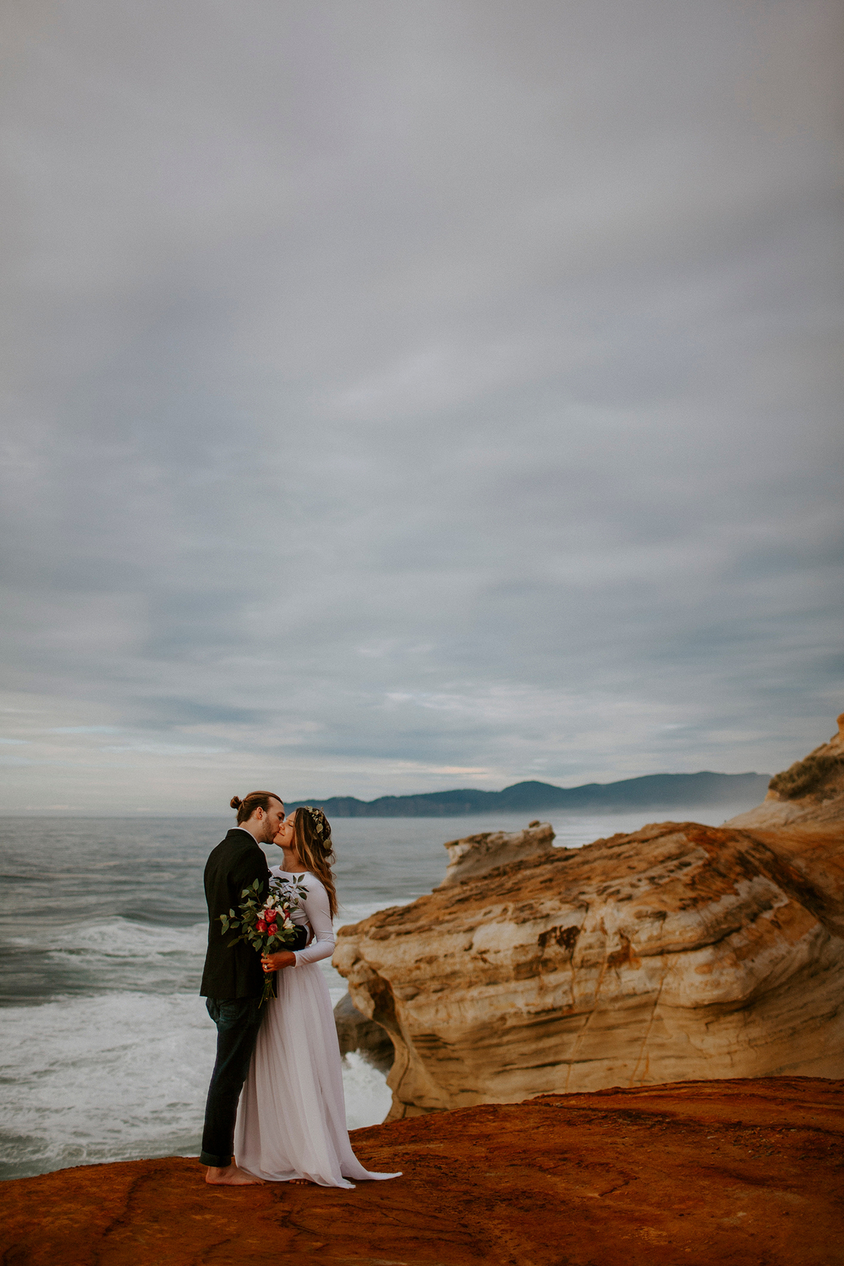 oregon, coast, engagement, anniversary, wedding, romantic, beach, victoria carlson, pacific northwest