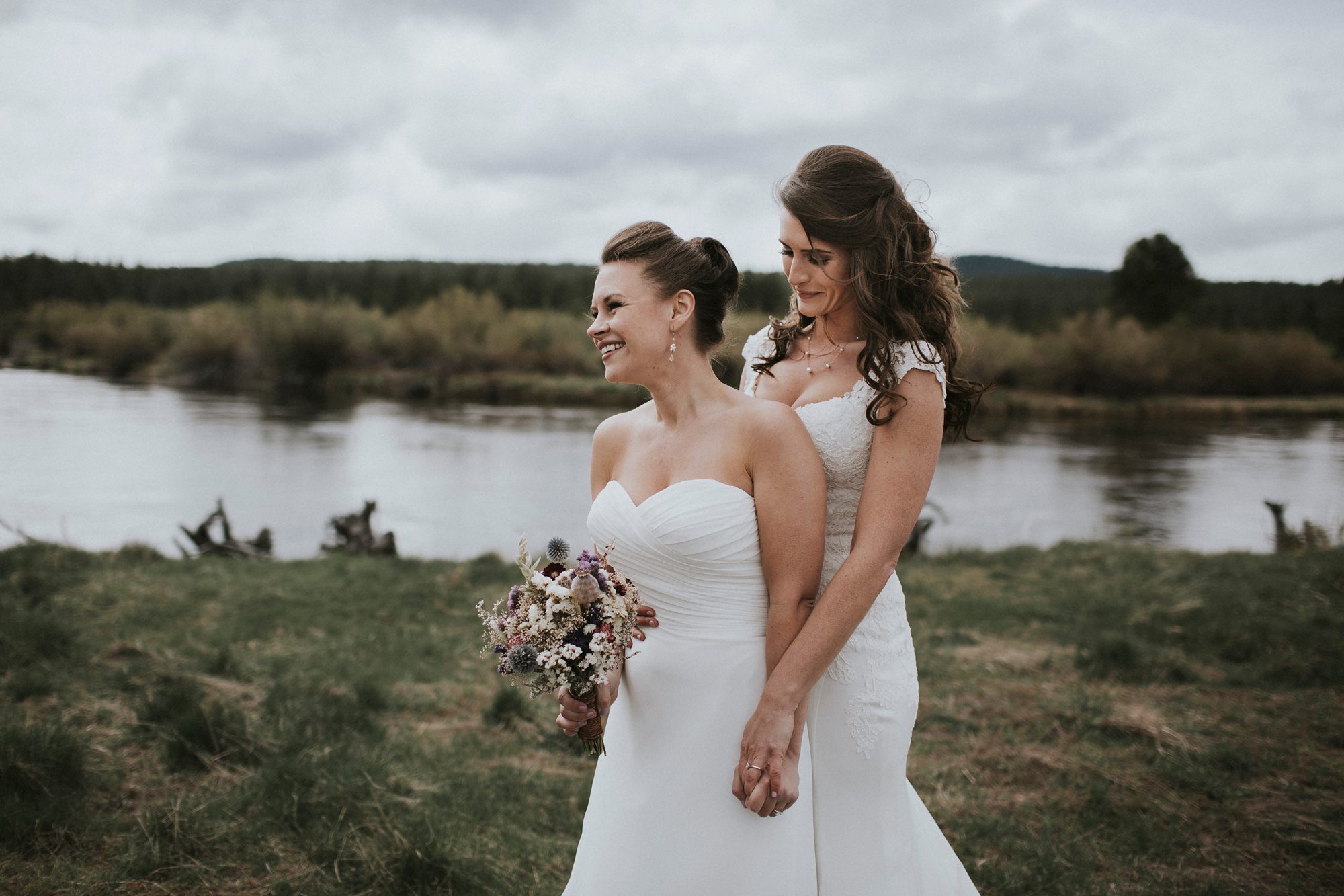 Sara Emily Rustic Sunriver Oregon Lodge Wedding Victoria Carlson Photography 3959