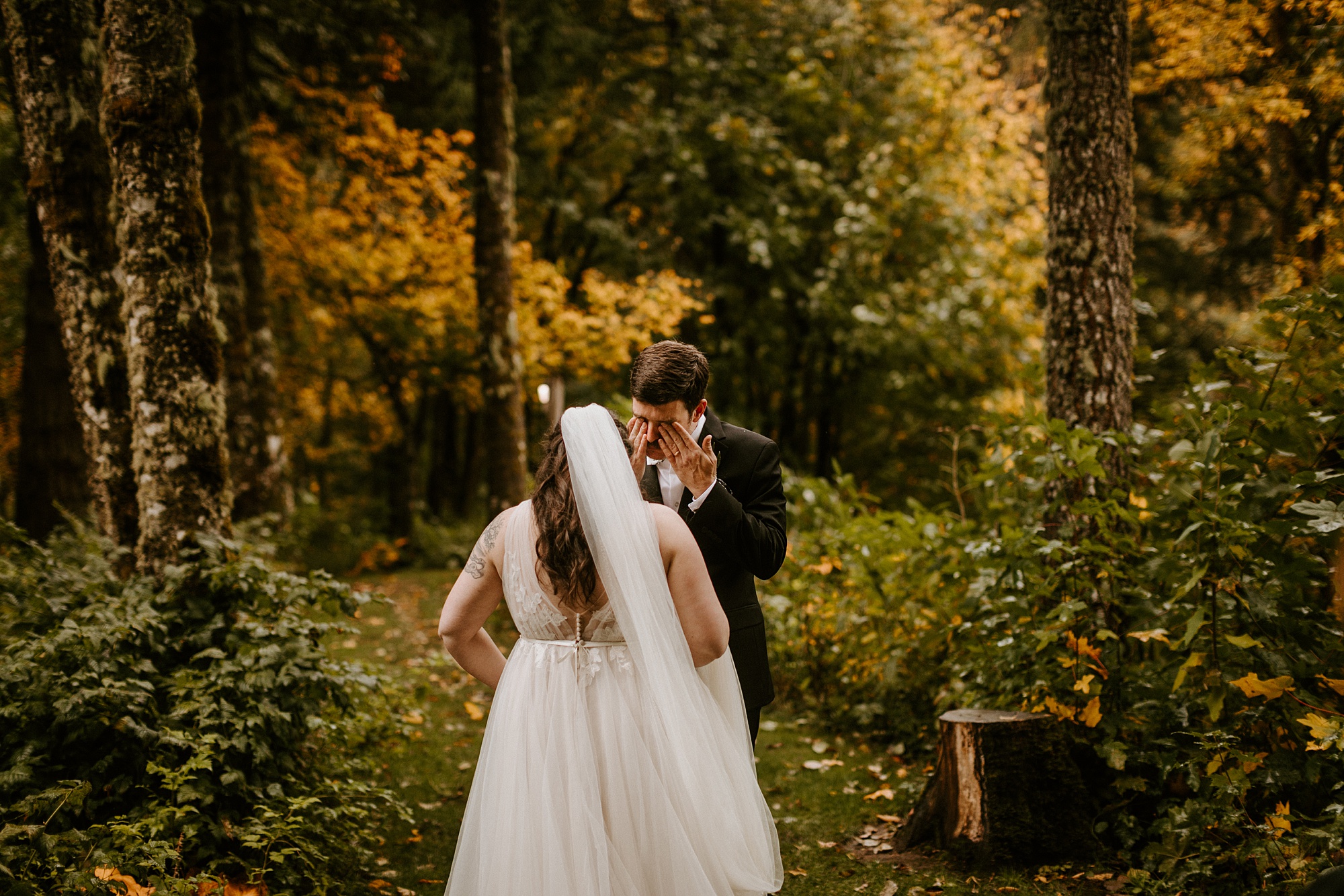 bridal veil lakes pacific northwest oregon fall autumn wedding victoria carlson photography first look