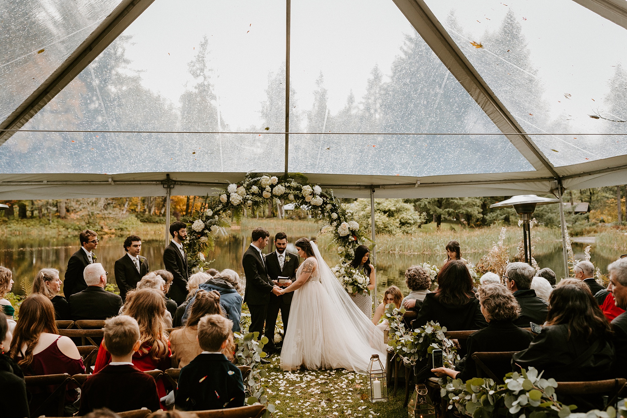 bridal veil lakes pacific northwest oregon fall autumn wedding victoria carlson photography ceremony rainy