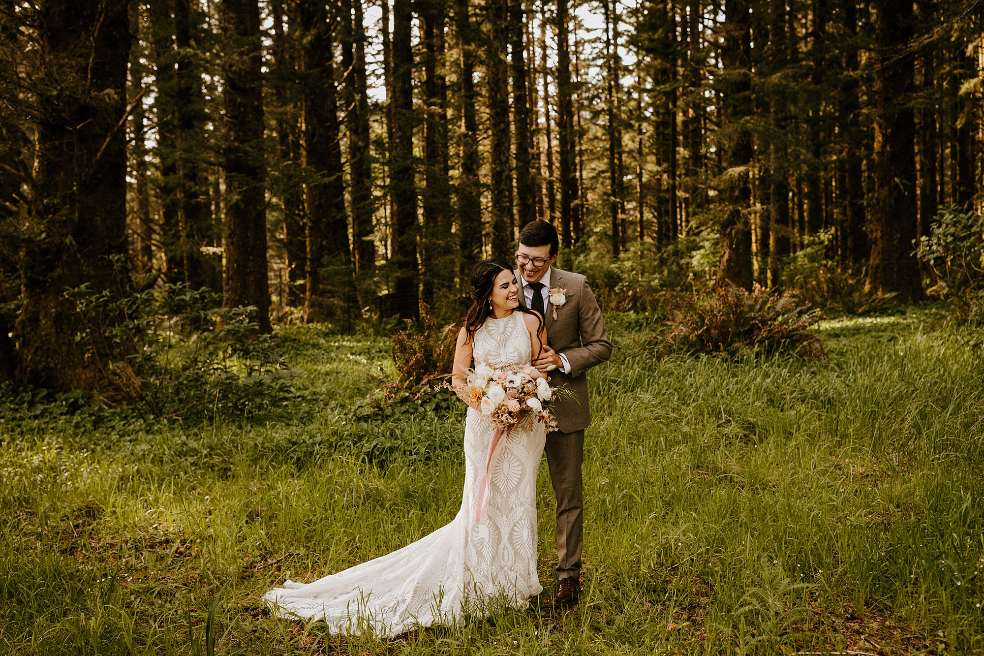 Southern Oregon coast elopement intimate wedding Bend photographer covid bride