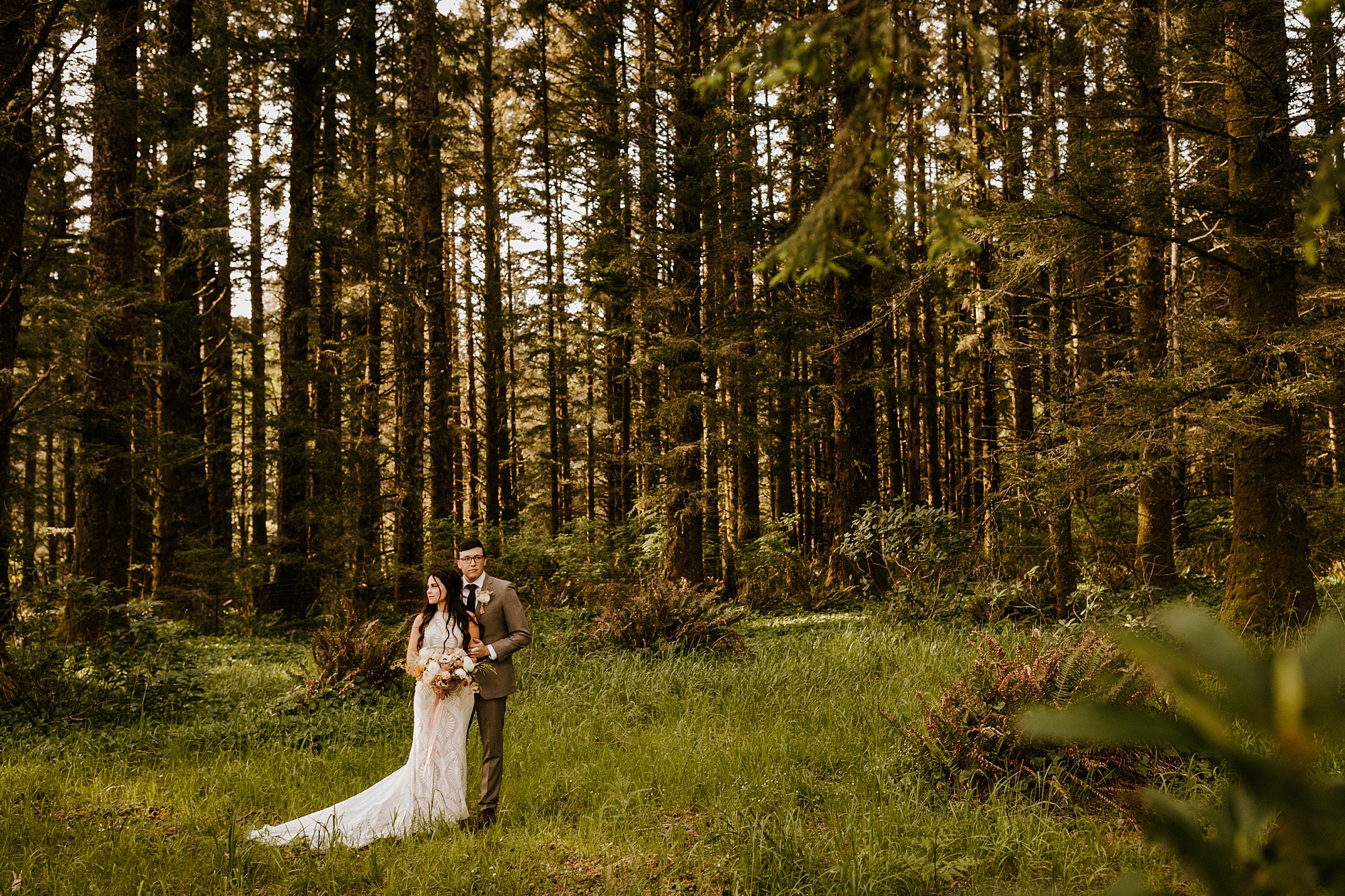 Southern Oregon coast intimate wedding Bend photographer covid bride pacific northwest elopement 