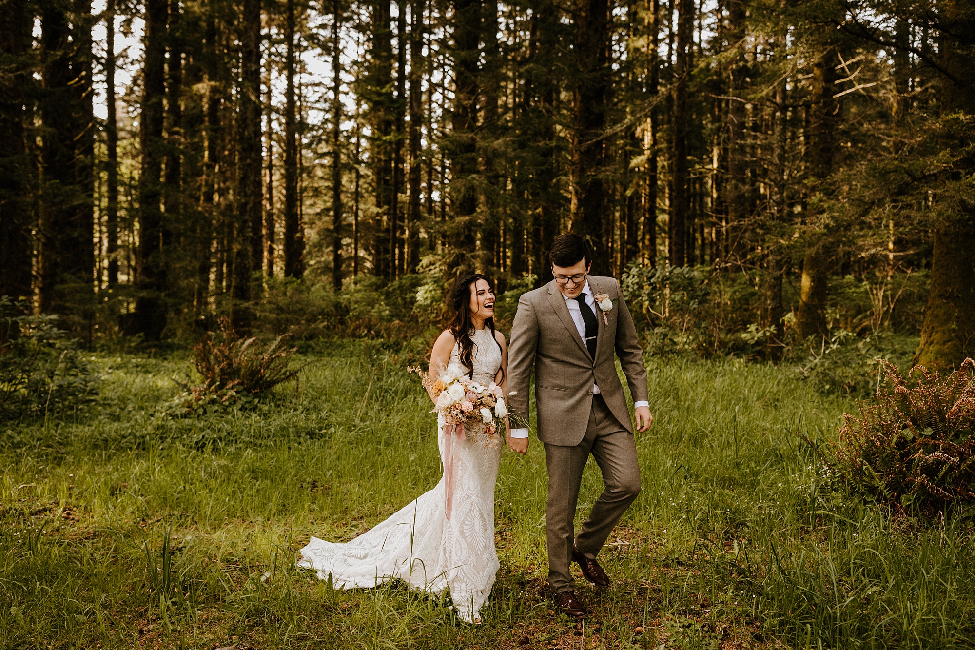 Southern Oregon coast elopement intimate wedding Bend photographer covid bride