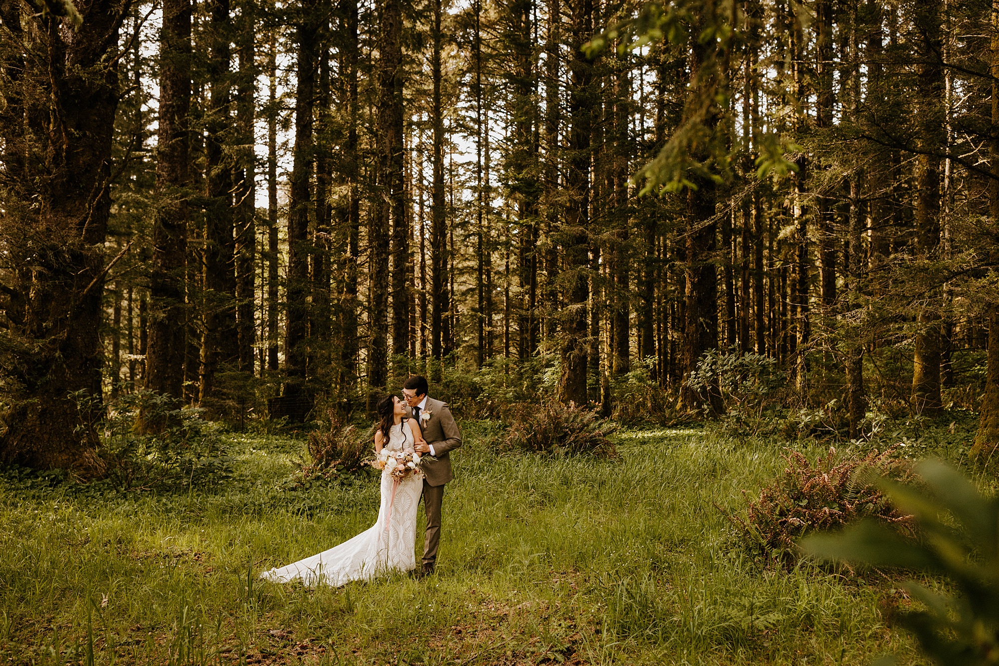 Southern Oregon coast intimate wedding Bend photographer covid bride pacific northwest elopement 