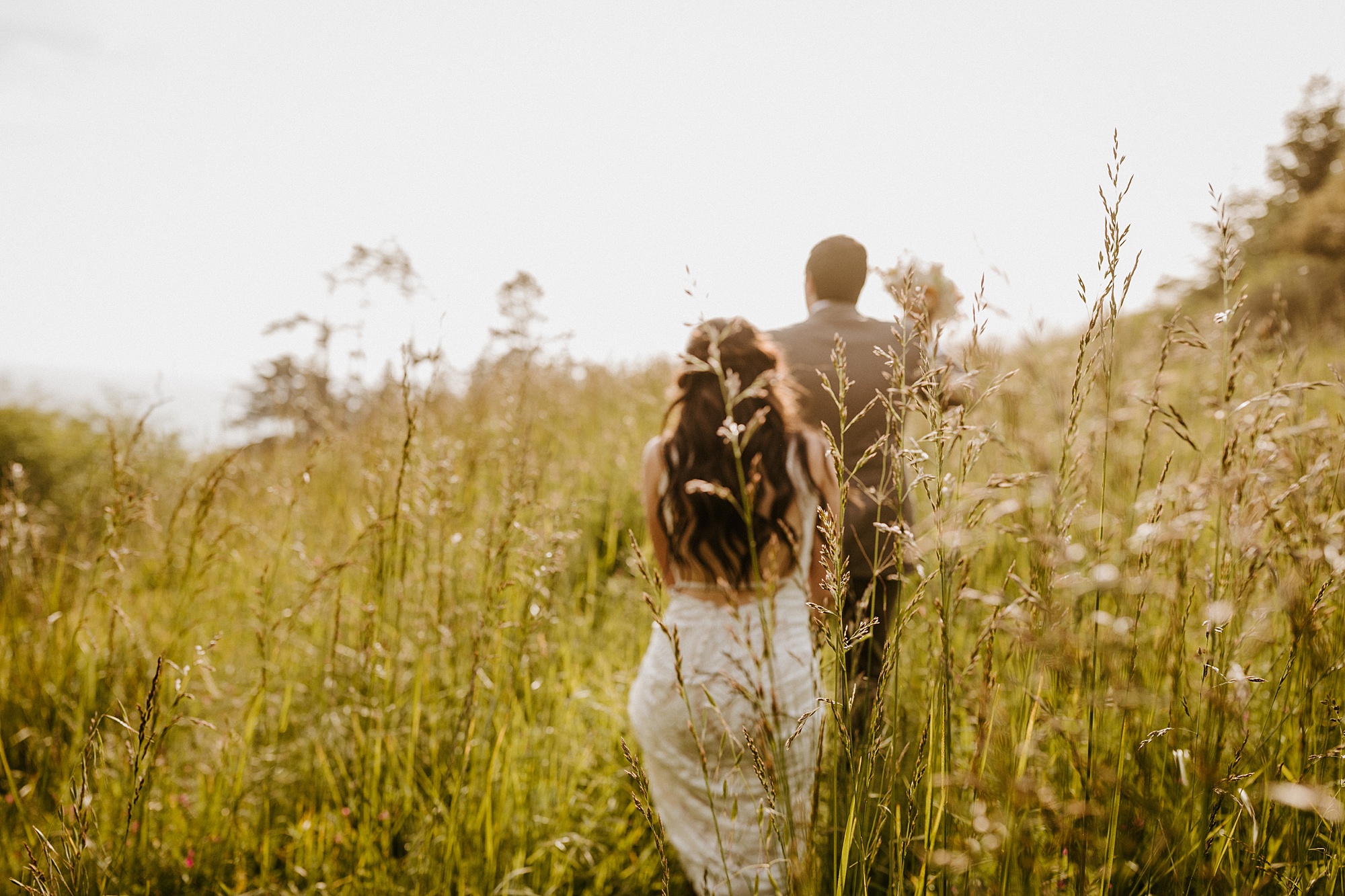 Southern Oregon coast elopement intimate wedding Bend photographer covid bride