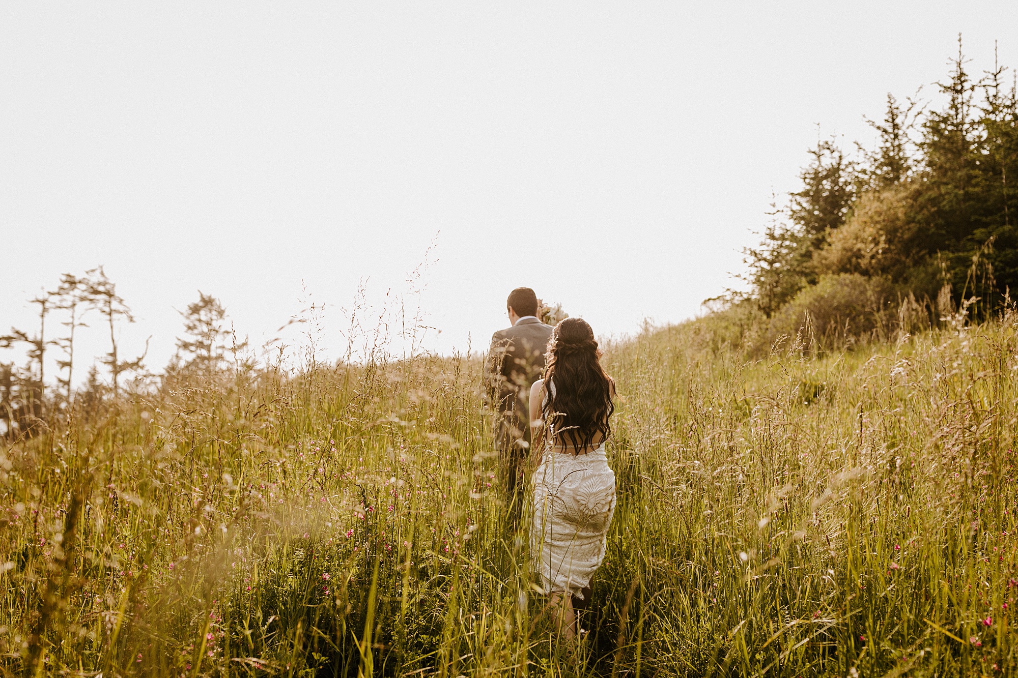 Southern Oregon coast elopement intimate wedding Bend photographer covid bride