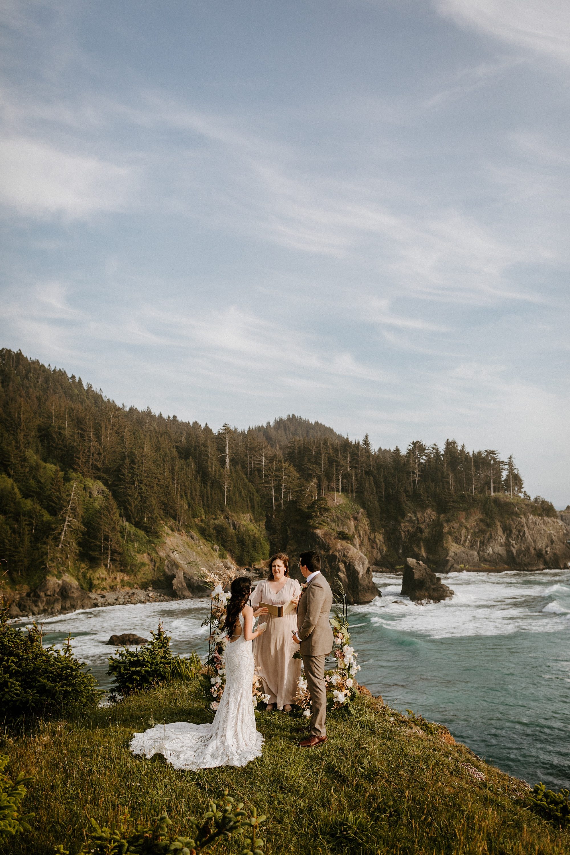 Southern Oregon coast elopement intimate wedding Bend photographer covid bride