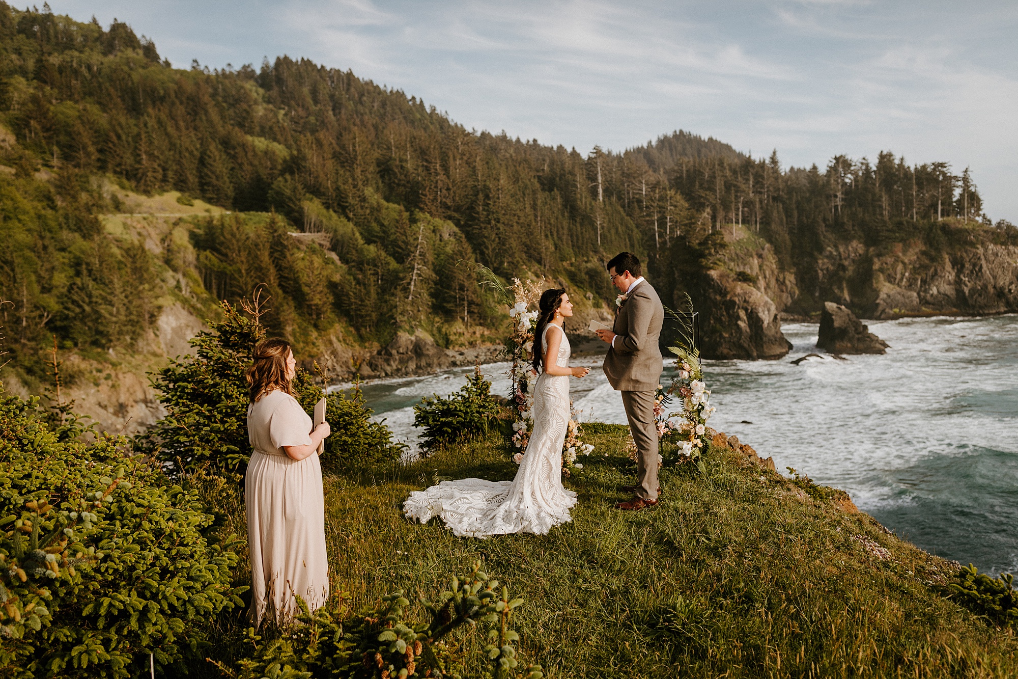 Southern Oregon coast intimate wedding Bend photographer covid bride pacific northwest elopement 