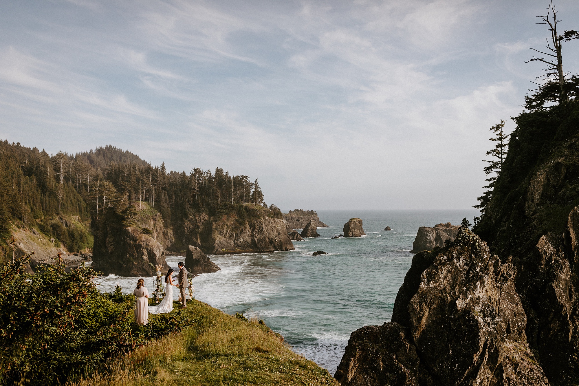 Southern Oregon coast intimate wedding Bend photographer covid bride pacific northwest elopement 