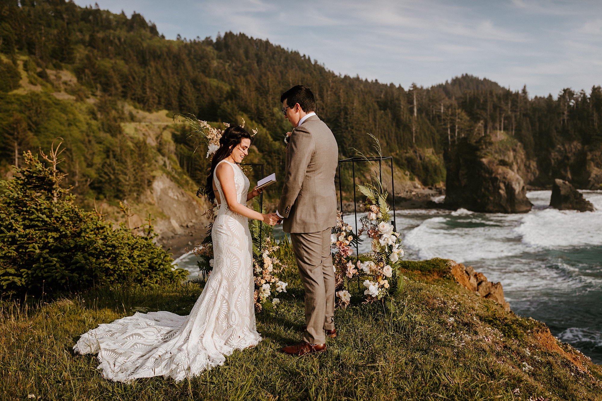 Southern Oregon coast elopement intimate wedding Bend photographer covid bride