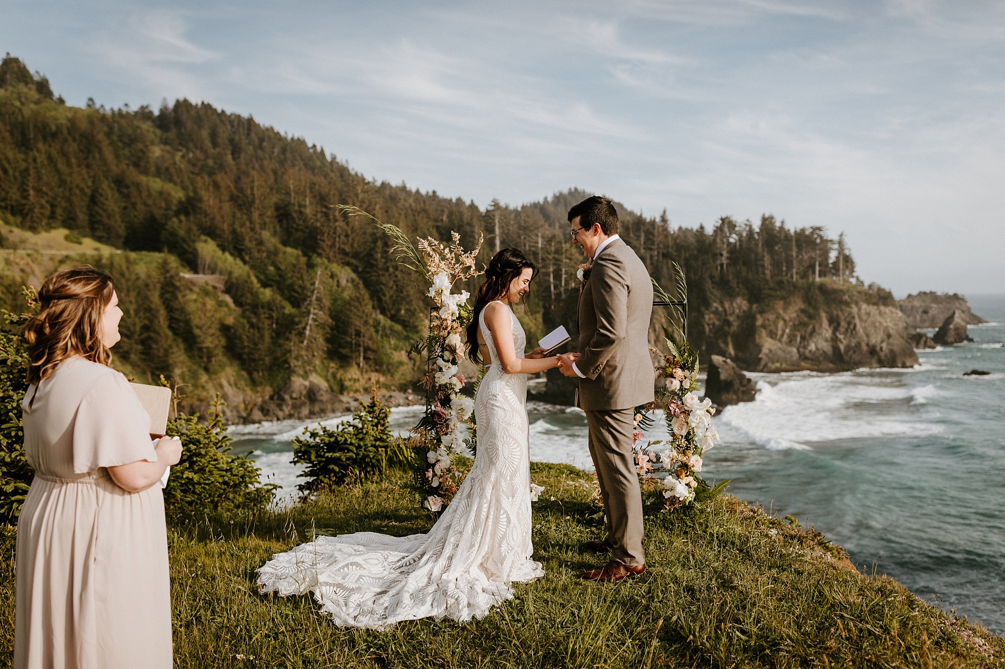 Southern Oregon coast intimate wedding Bend photographer covid bride pacific northwest elopement 