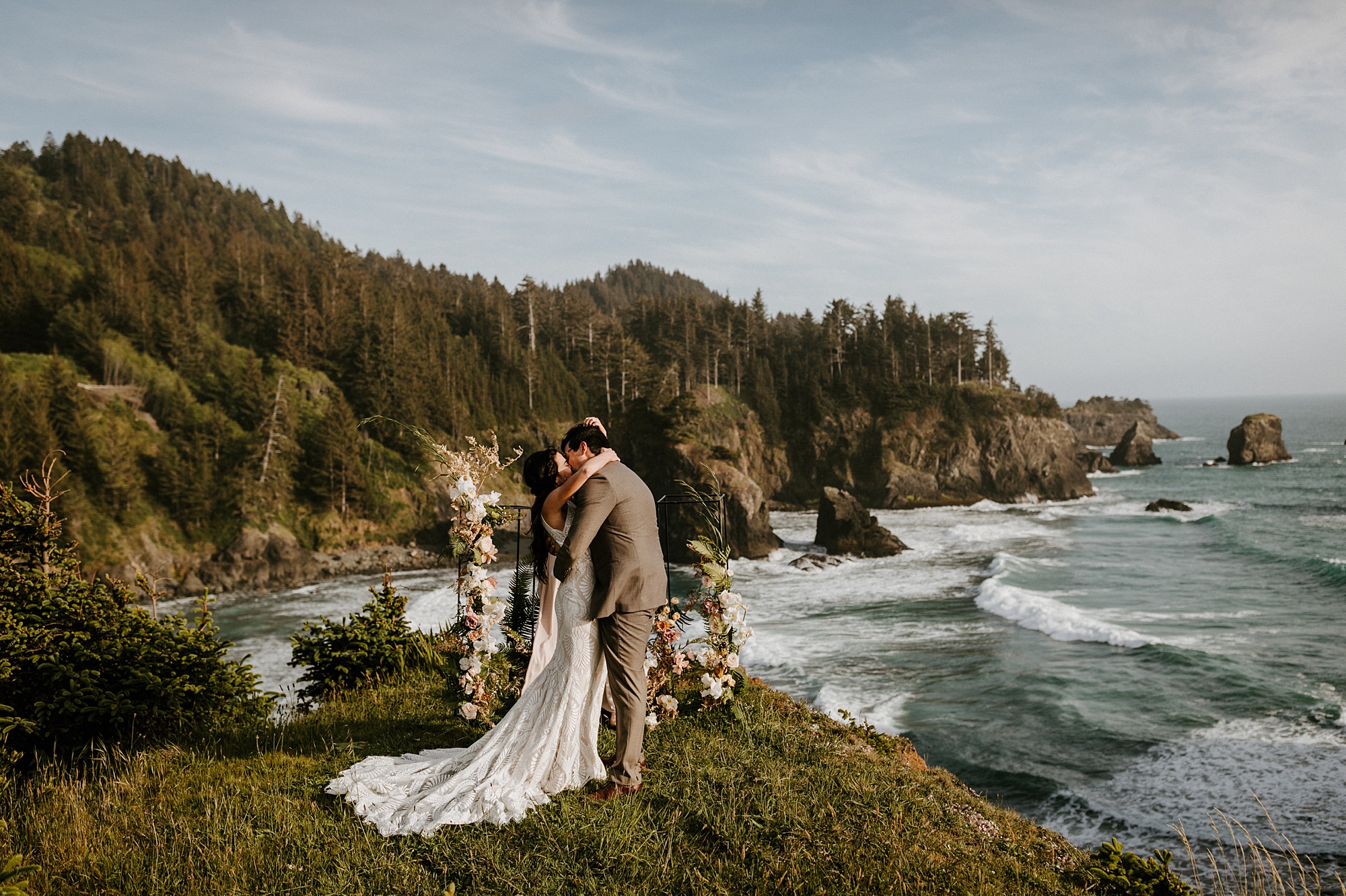 Southern Oregon coast elopement intimate wedding Bend photographer covid bride