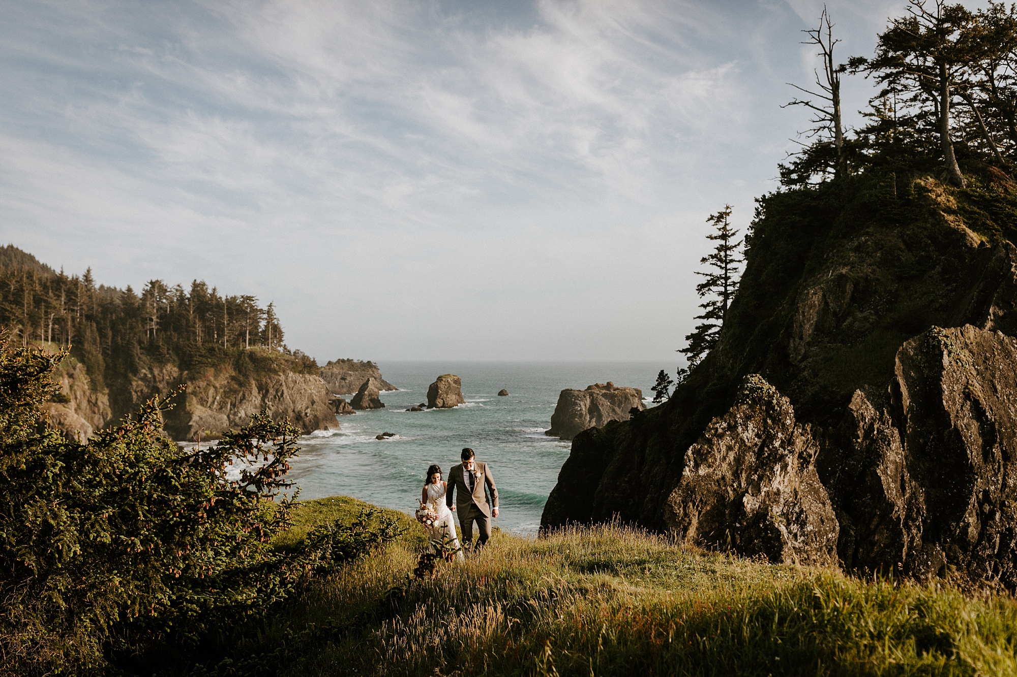 Southern Oregon coast elopement intimate wedding Bend photographer covid bride