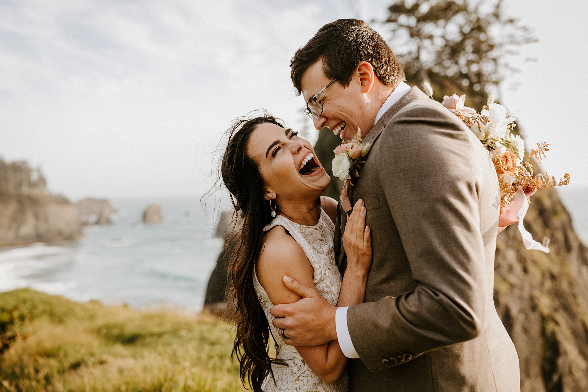 Southern Oregon coast elopement intimate wedding Bend photographer covid bride