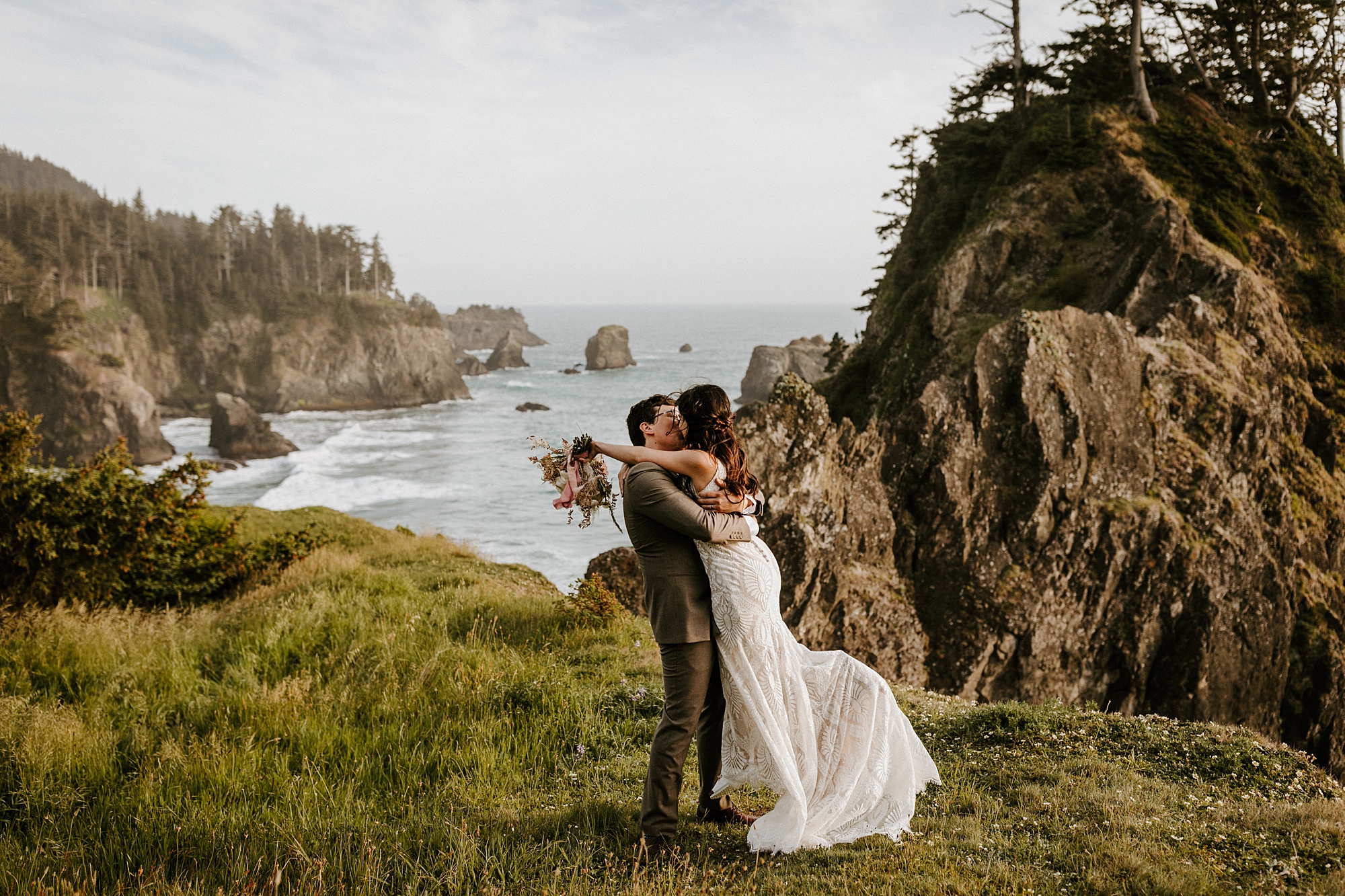 Southern Oregon coast elopement intimate wedding Bend photographer covid bride