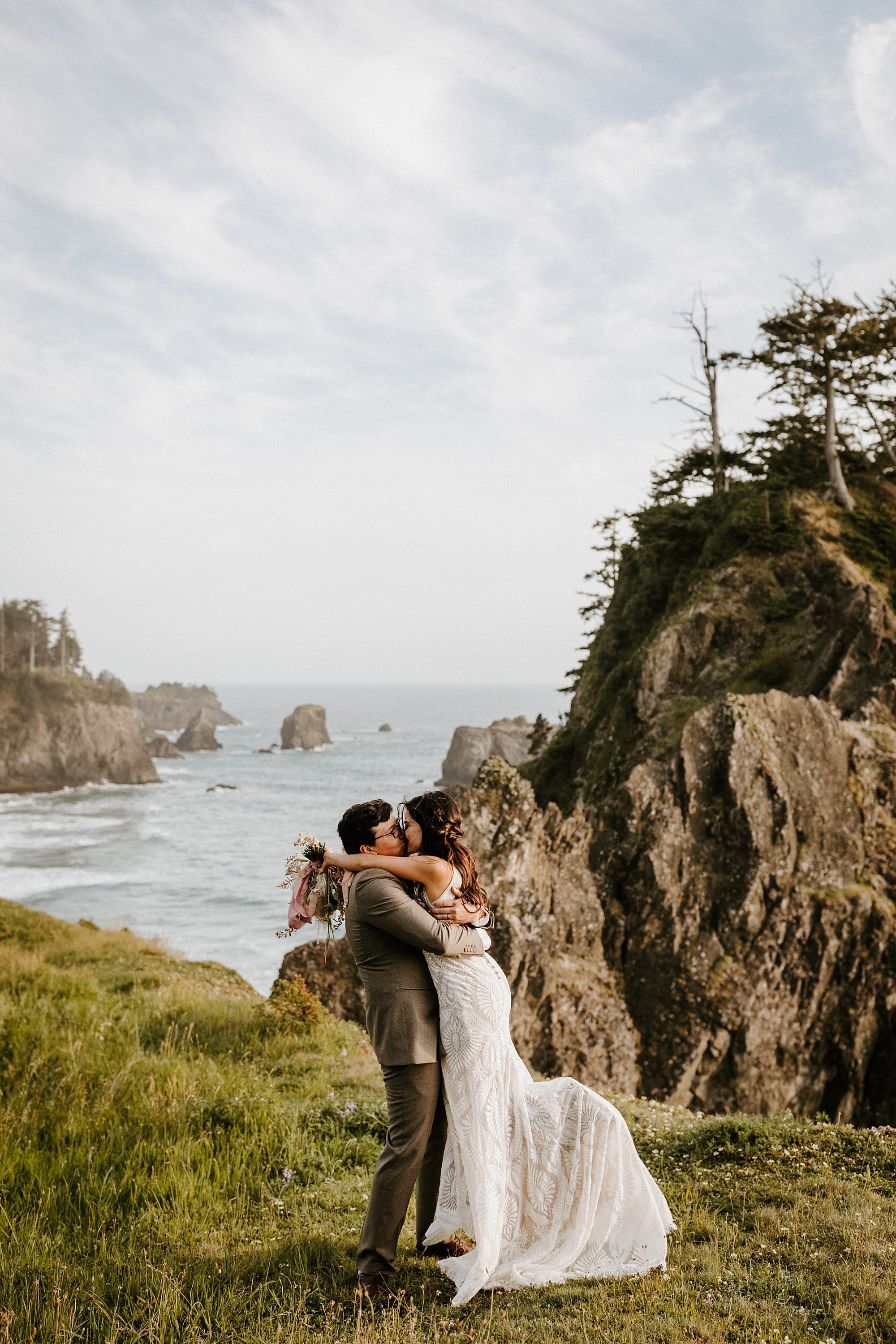 Southern Oregon coast elopement intimate wedding Bend photographer covid bride