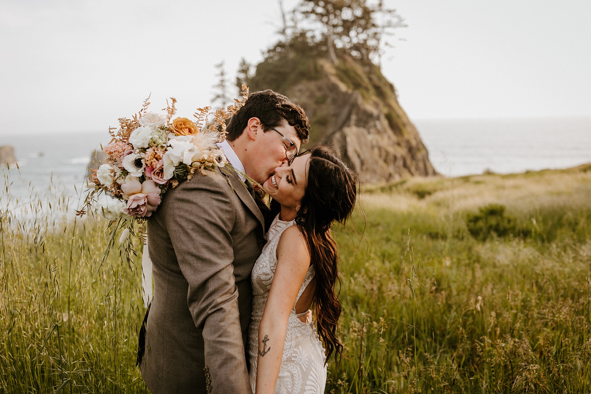 Southern Oregon coast elopement intimate wedding Bend photographer covid bride