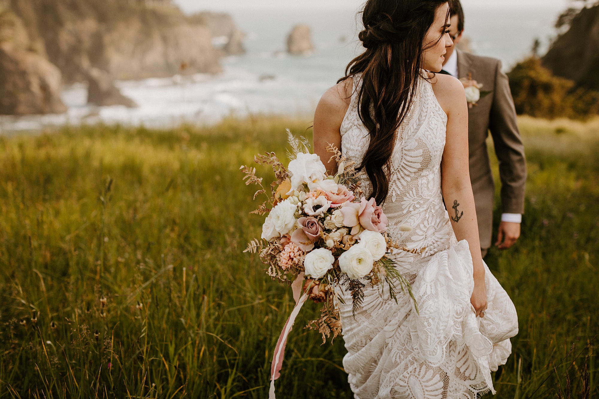 Southern Oregon coast elopement intimate wedding Bend photographer covid bride