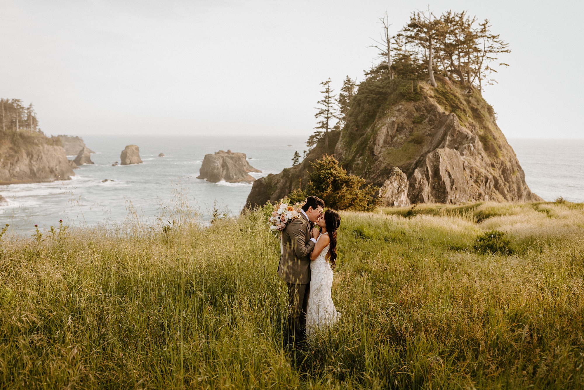 Southern Oregon coast elopement intimate wedding Bend photographer covid bride