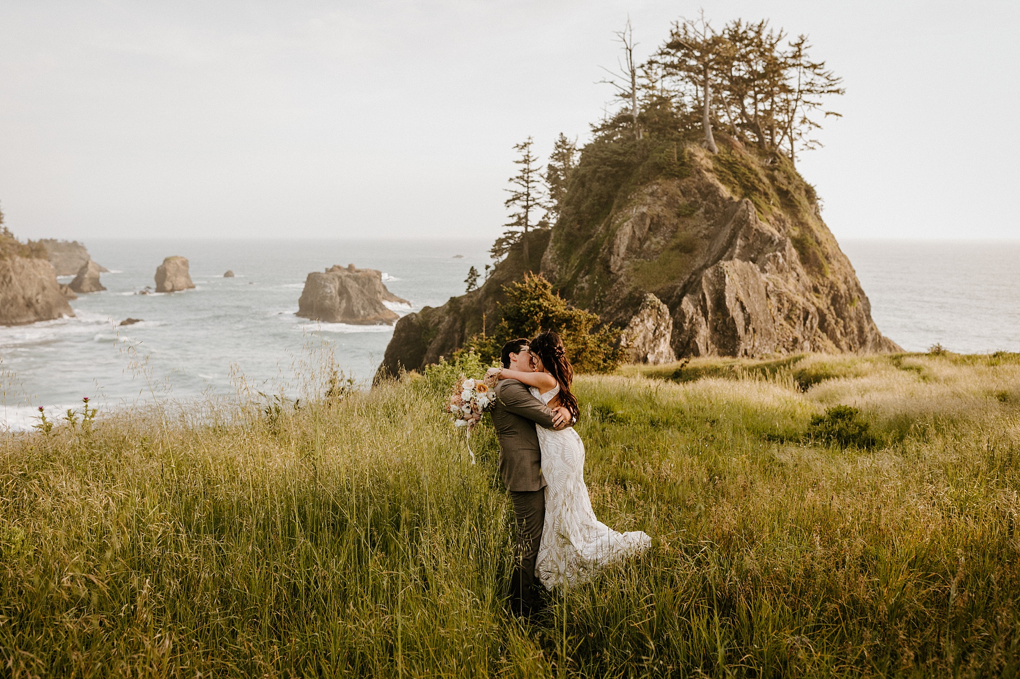 Southern Oregon coast elopement intimate wedding Bend photographer covid bride