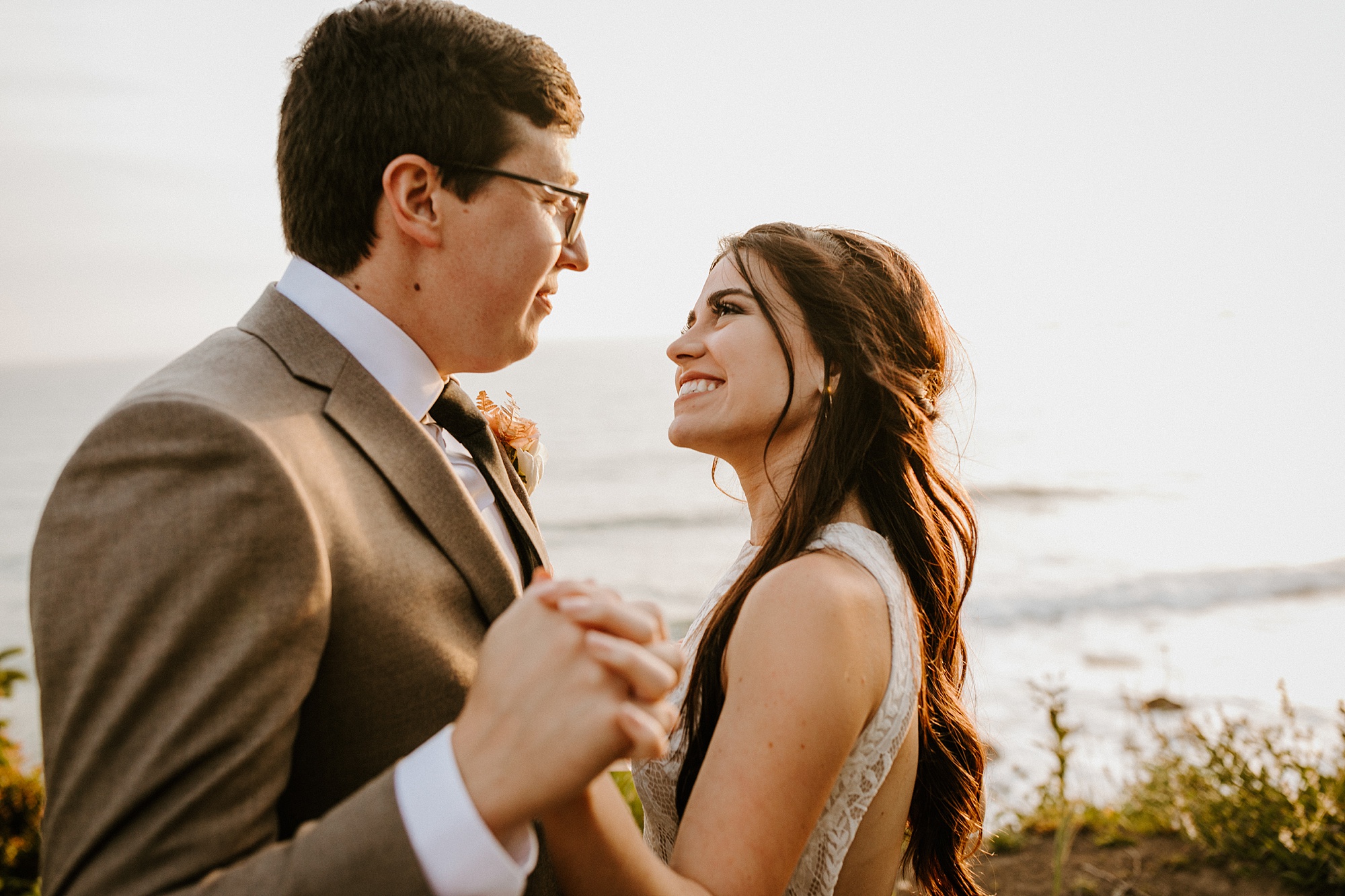 Southern Oregon coast elopement intimate wedding Bend photographer covid bride