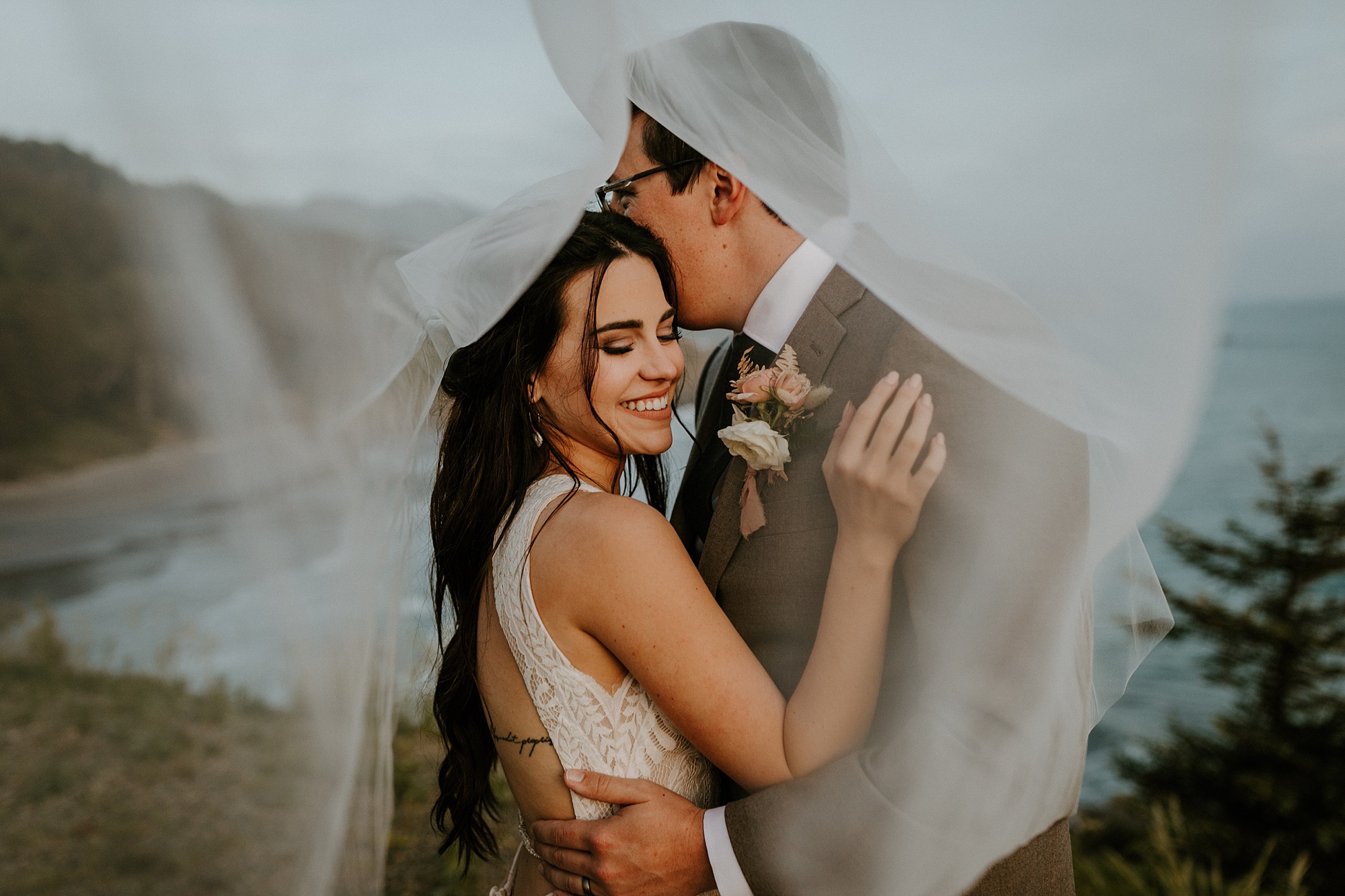 Southern Oregon coast elopement intimate wedding Bend photographer covid bride