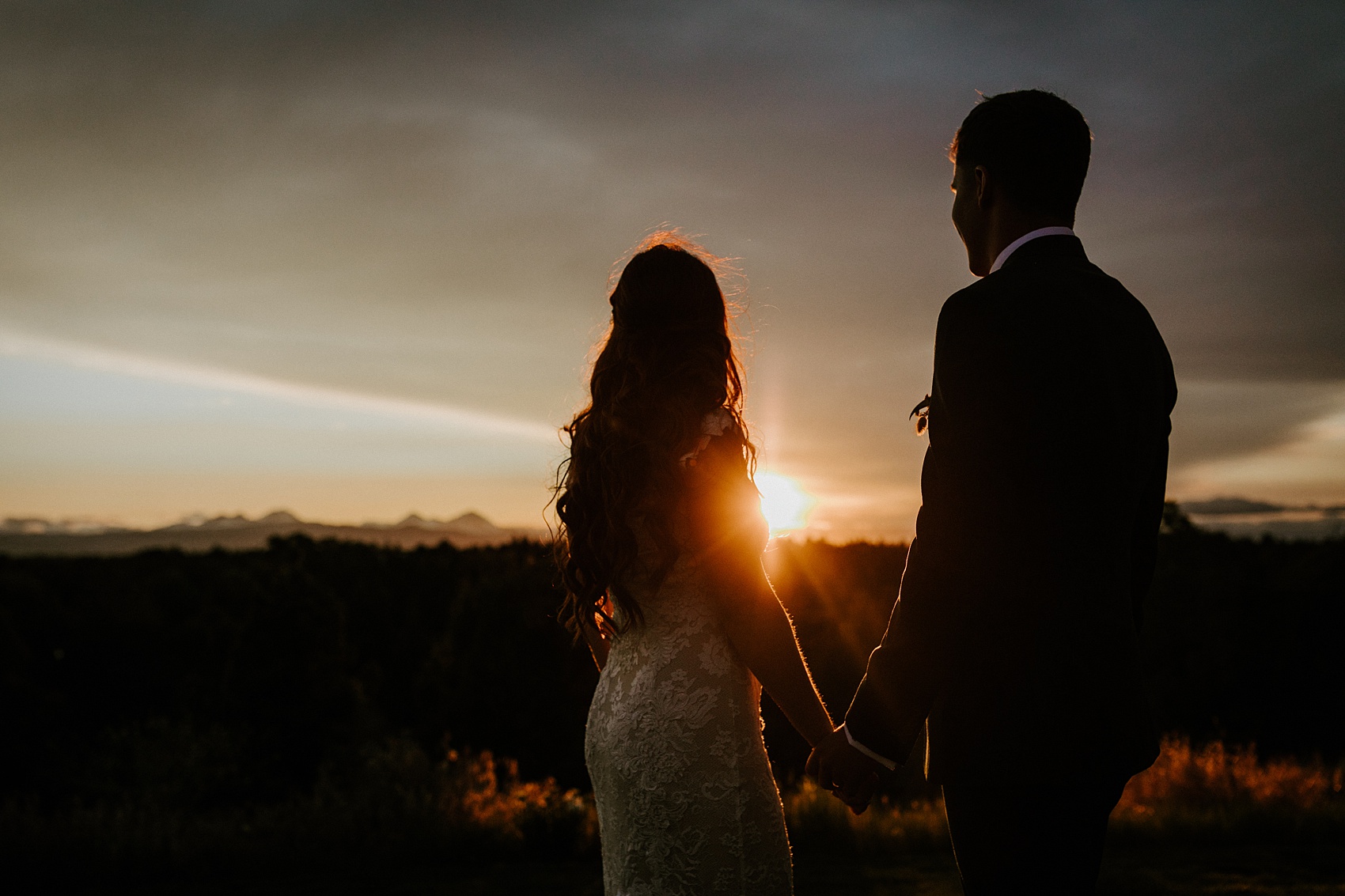 bend oregon neutral color high desert wedding sunset portraits victoria carlson mountain views