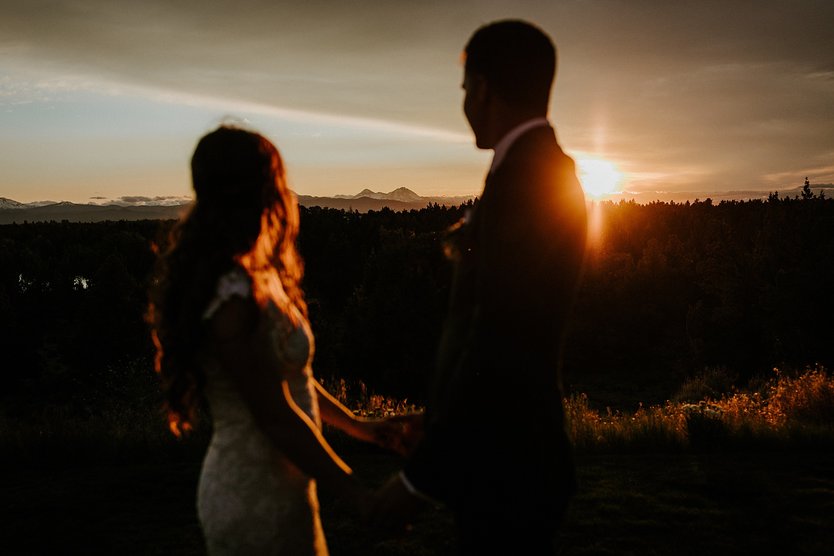 bend oregon neutral color high desert wedding sunset portraits victoria carlson mountain views