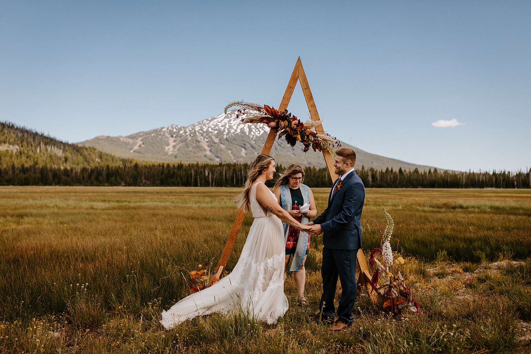 mountain meadow elopement bend oregon sparks lake cascade lakes highway victoria carlson mount bachelor ceremony