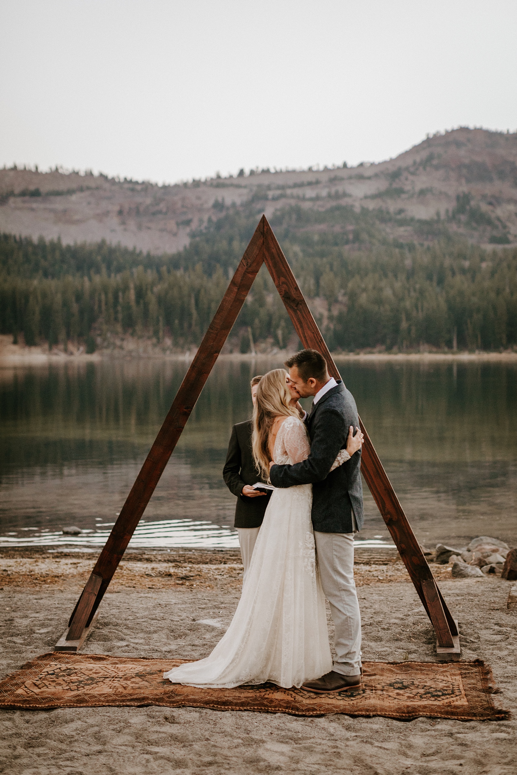 Central Oregon Bend Mountain Lake Elopement Harvest Moon Victoria Carlson Ceremony