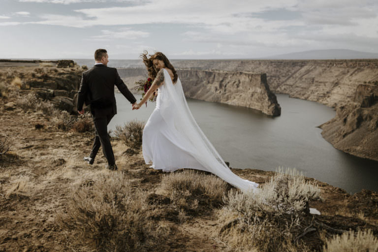 oregon desert elopement bend victoria carlson