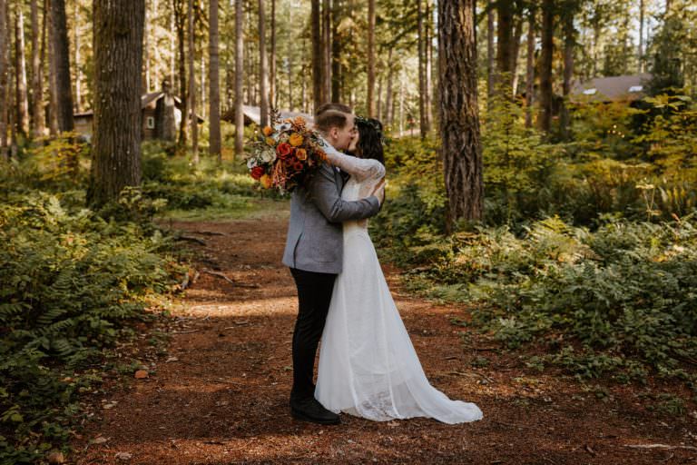 forest wedding loloma lodge oregon pacific northwest fall autum victoria carlson