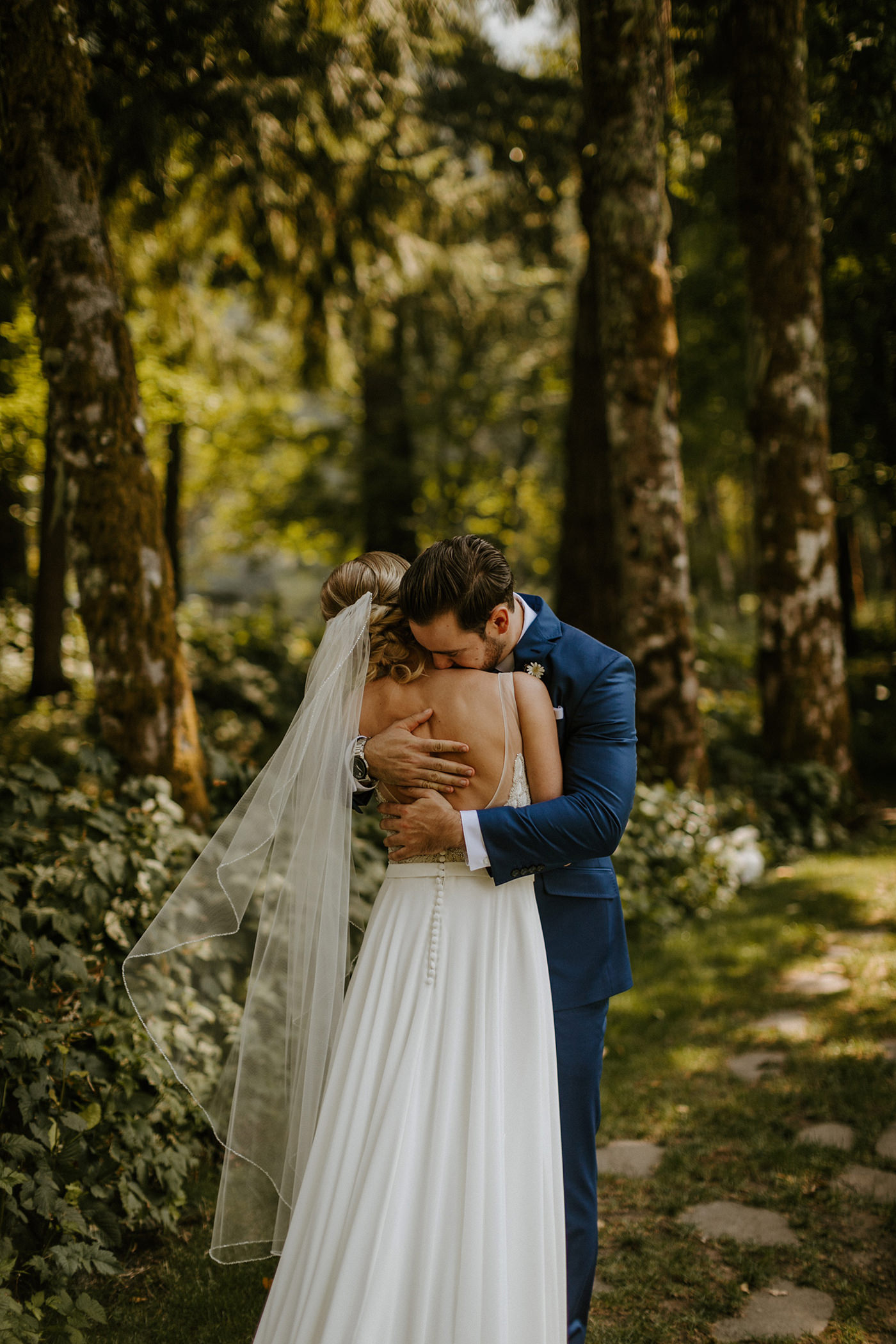 bridal veil lakes pacific northwest pnw oregon wedding neutral tones