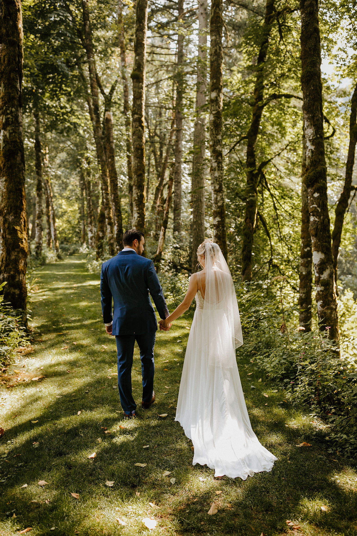 bridal veil lakes pacific northwest pnw oregon wedding neutral tones