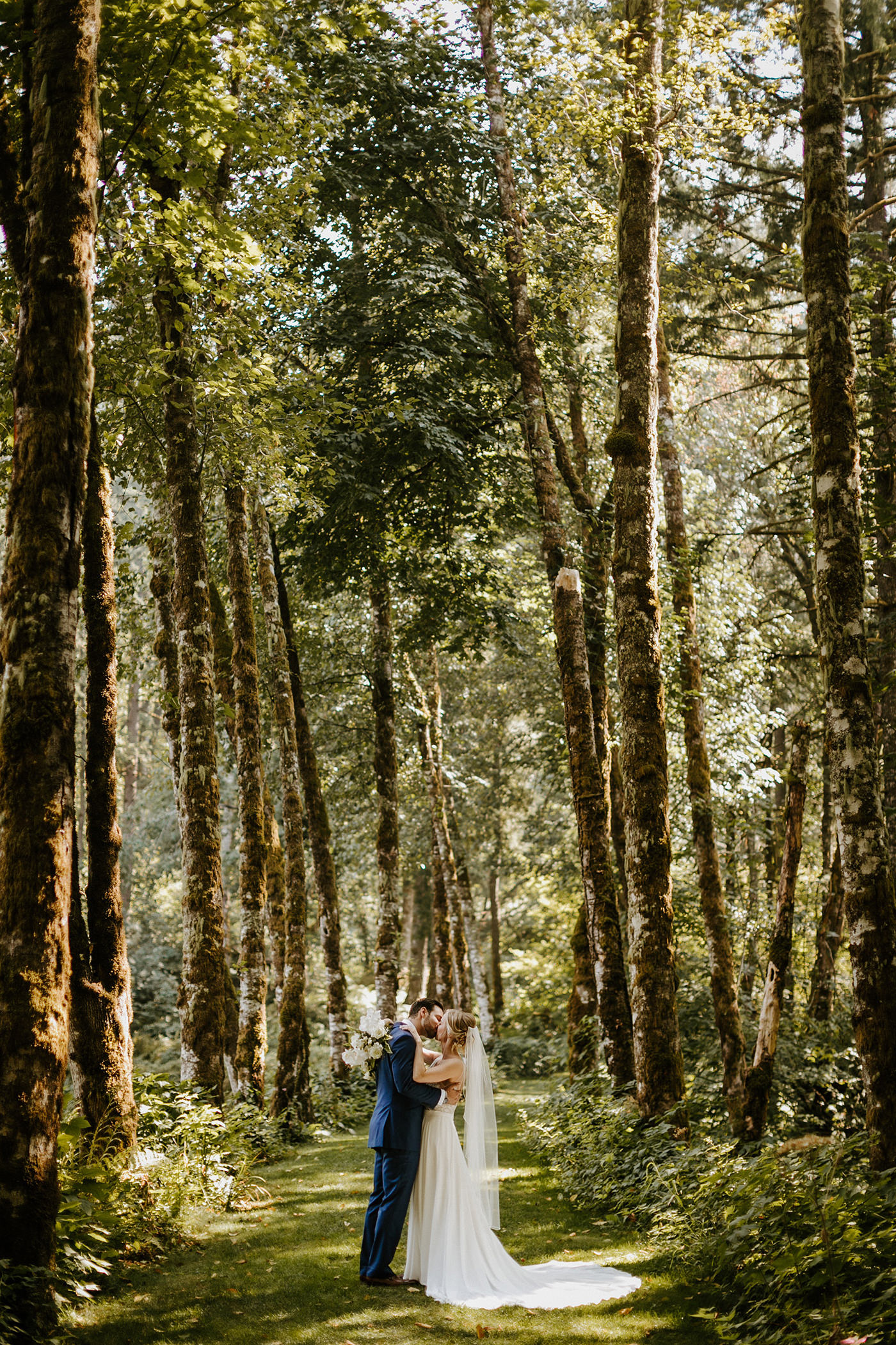 bridal veil lakes pacific northwest pnw oregon wedding neutral tones