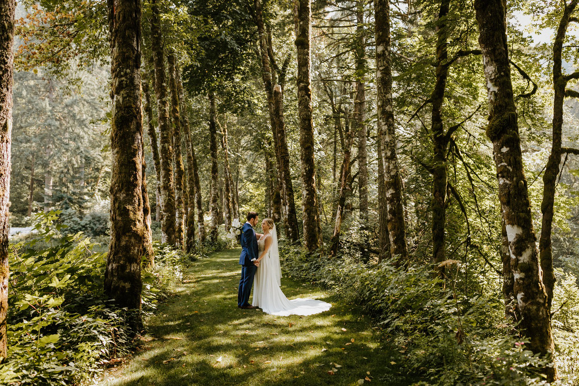 bridal veil lakes pacific northwest pnw oregon wedding neutral tones