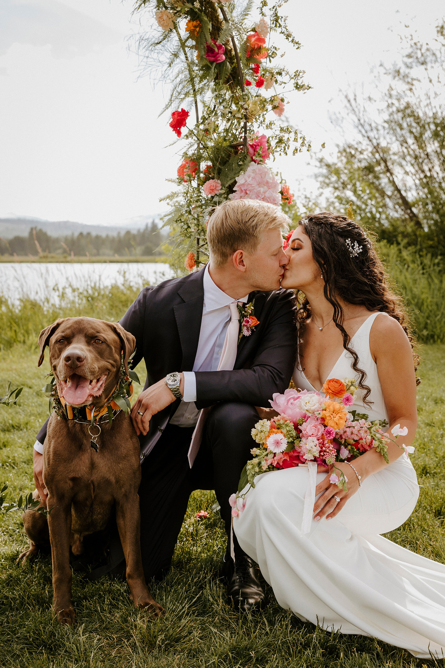 black butte ranch, happy, colorful, summer, wedding, modern, victoria carlson photography, mountains, sisters, oregon, dog