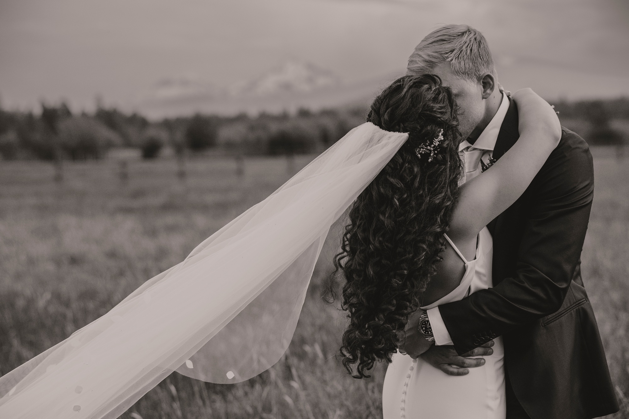 black butte ranch, happy, colorful, summer, wedding, modern, victoria carlson photography, mountains, sisters, oregon