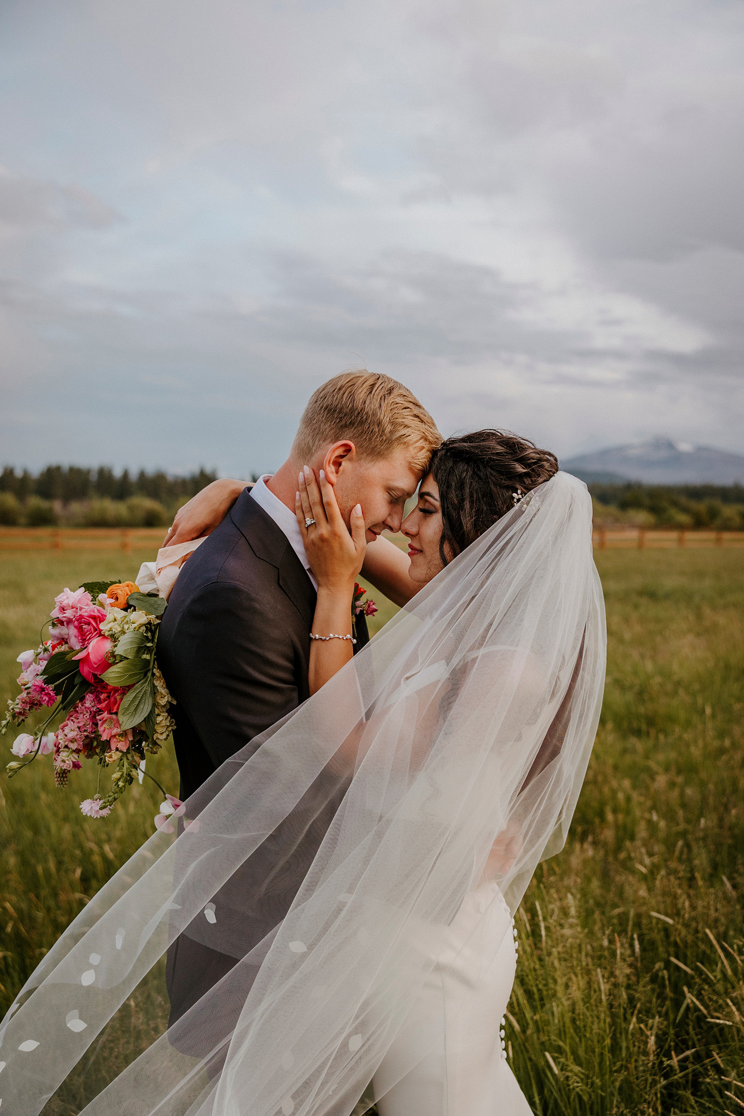 black butte ranch, happy, colorful, summer, wedding, modern, victoria carlson photography, mountains, sisters, oregon