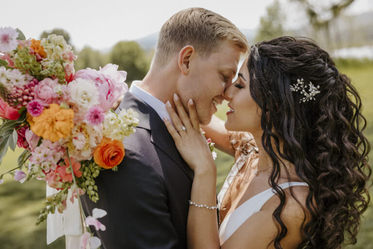 colorful happy wedding black butte ranch summer victoria carlson photography