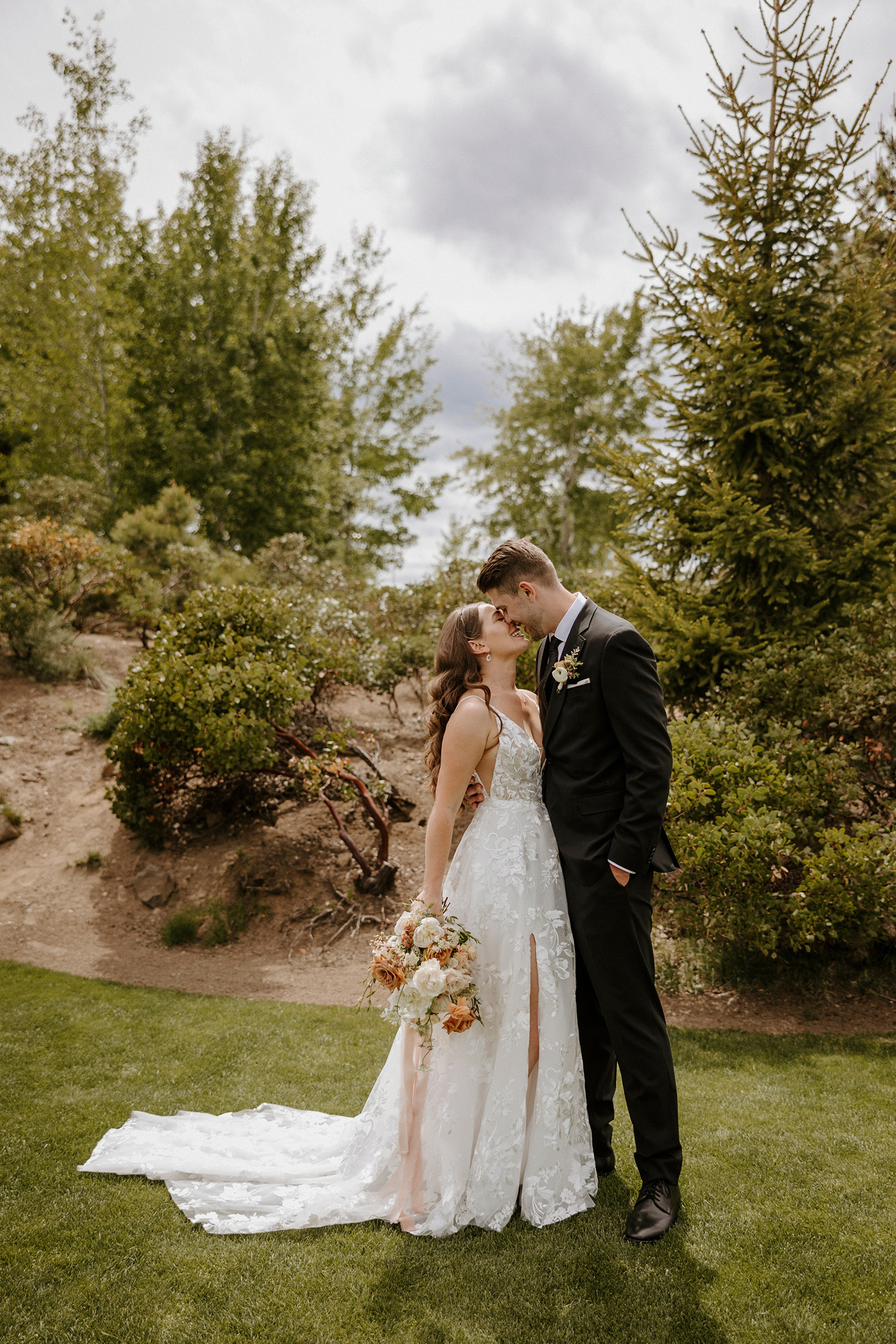 Tetherow, wedding, June, resort, golf, Central Oregon, Bend, high desert, romantic, pastels