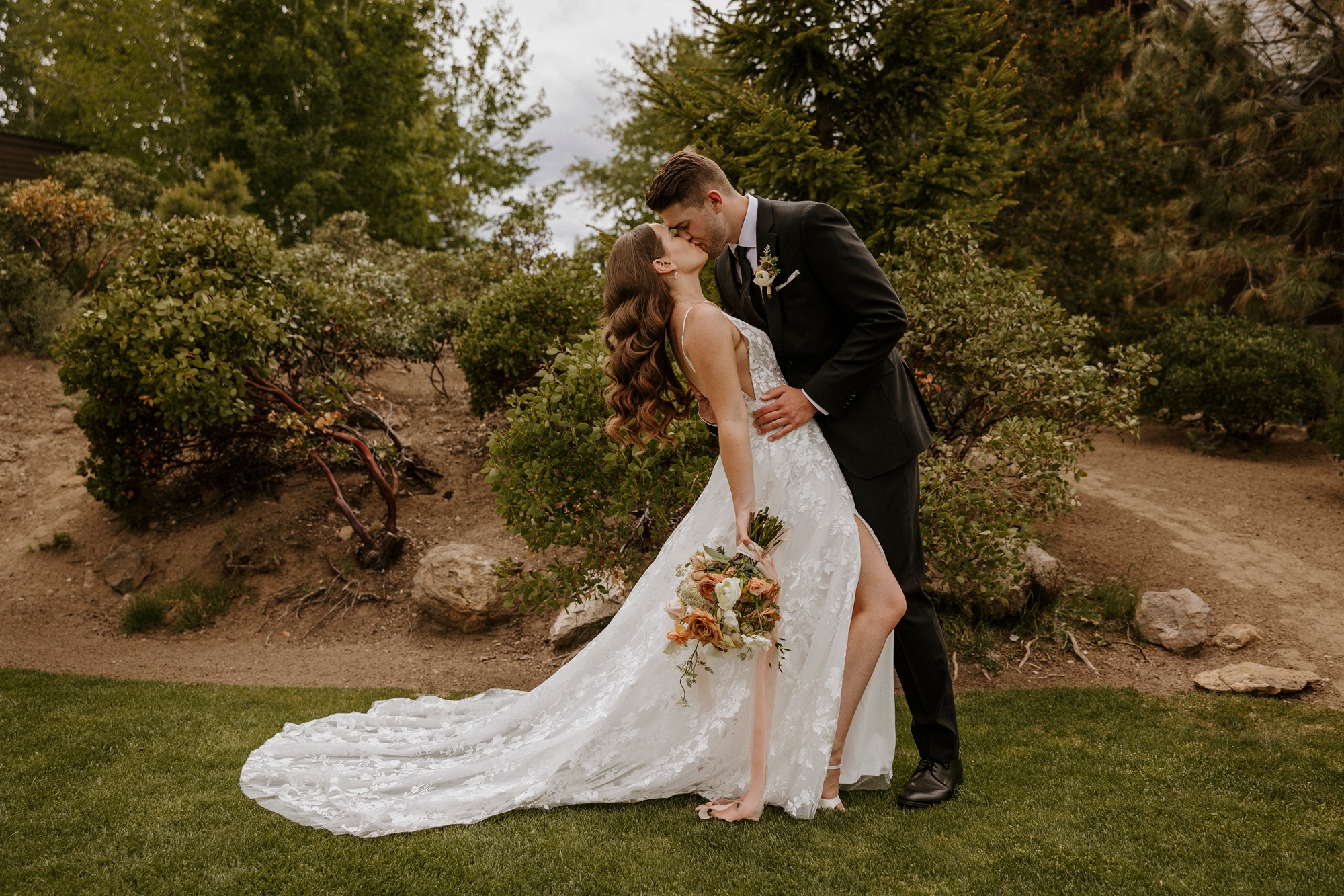 Tetherow, wedding, June, resort, golf, Central Oregon, Bend, high desert, romantic, pastels