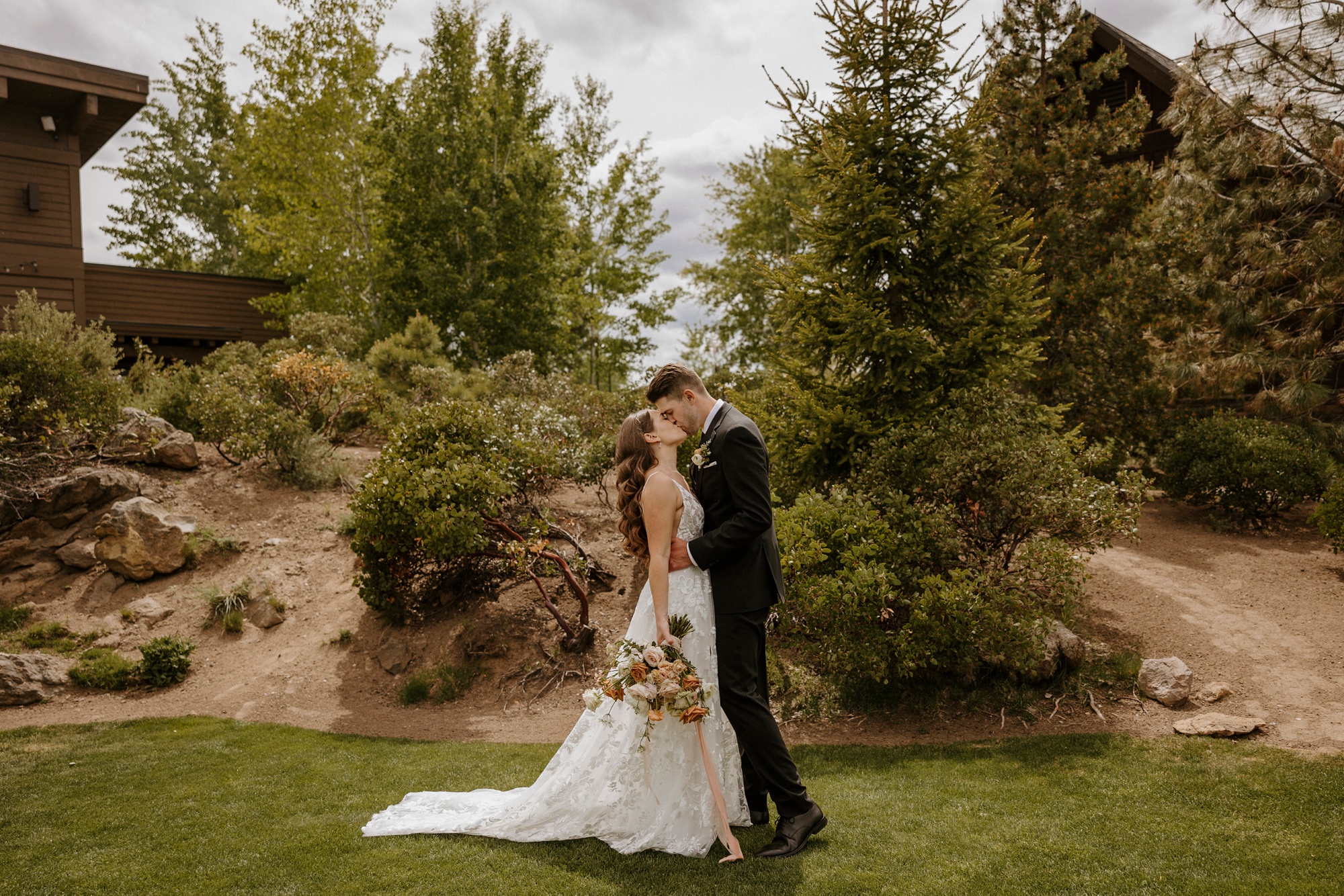 Tetherow, wedding, June, resort, golf, Central Oregon, Bend, high desert, romantic, pastels