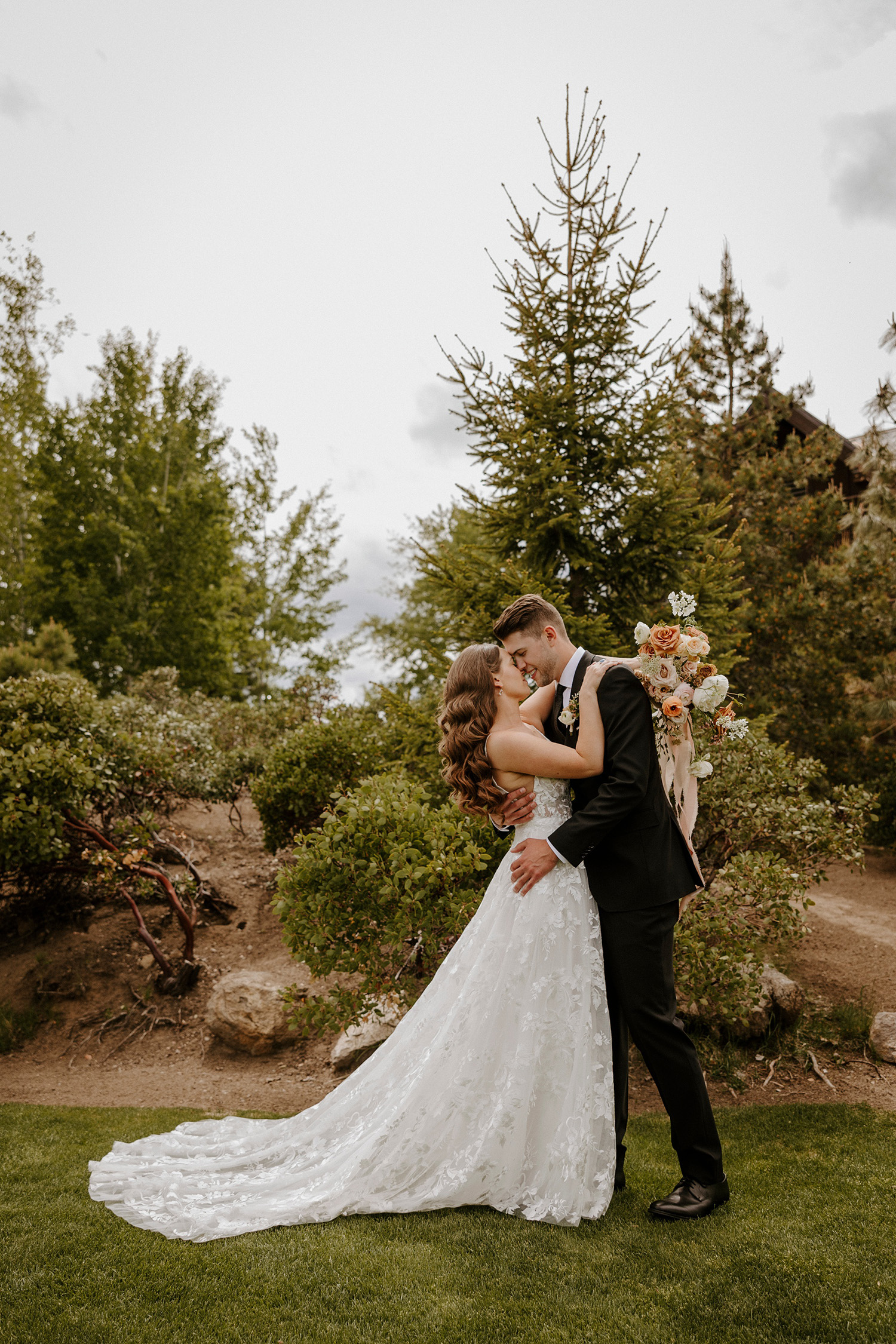 Tetherow, wedding, June, resort, golf, Central Oregon, Bend, high desert, romantic, pastels