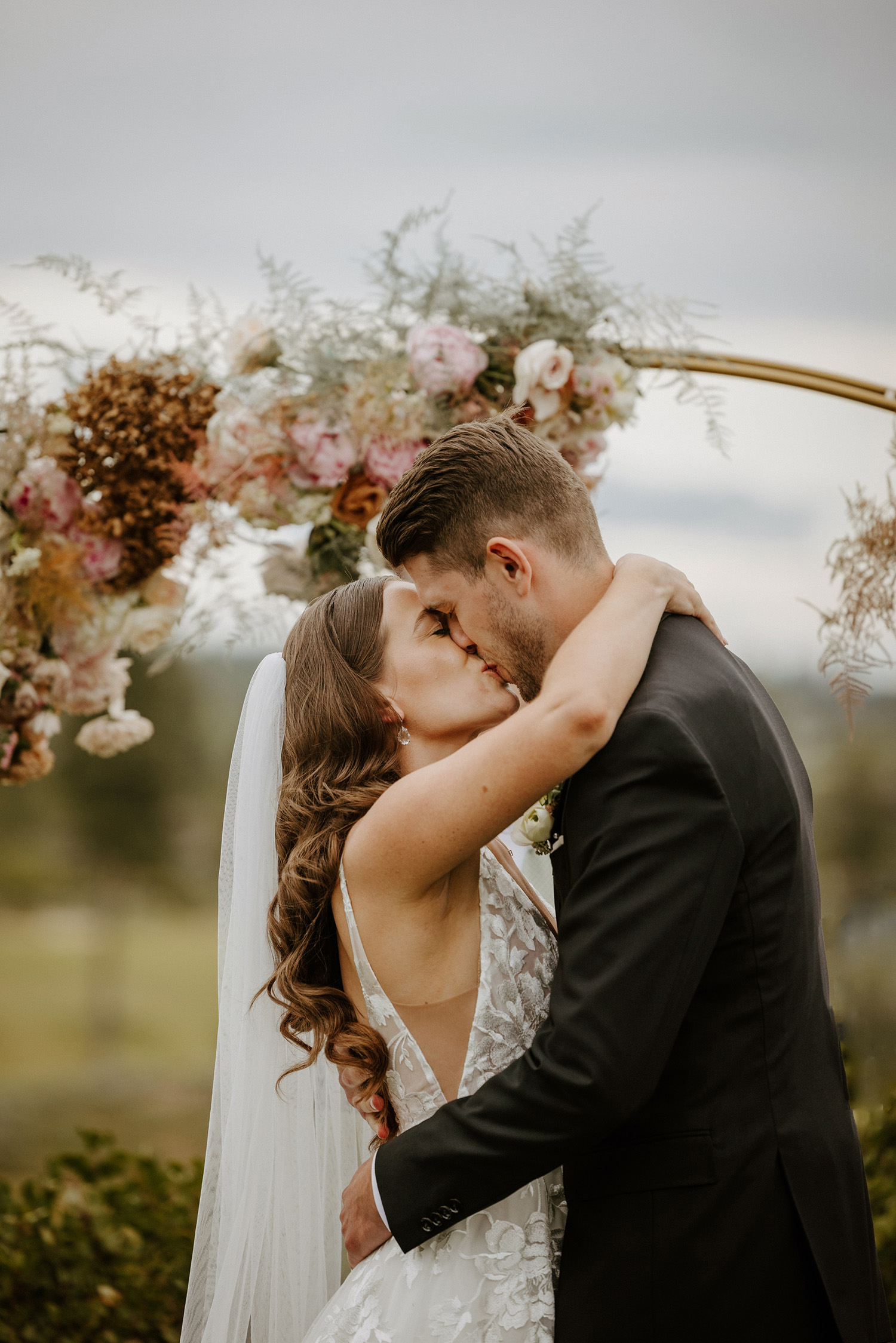 Tetherow, wedding, June, resort, golf, Central Oregon, Bend, high desert, romantic, pastels