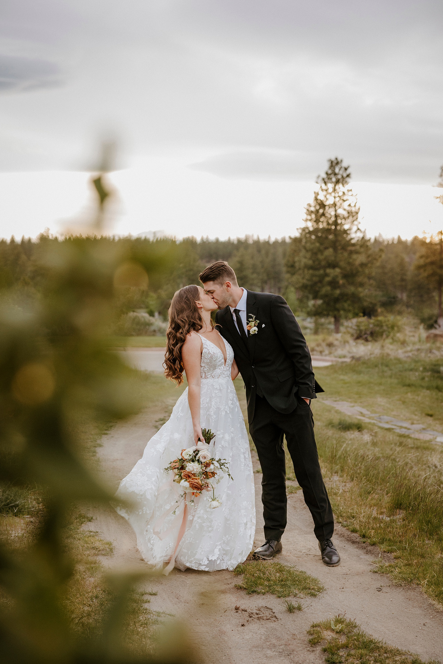 Tetherow, wedding, June, resort, golf, Central Oregon, Bend, high desert, romantic, pastels