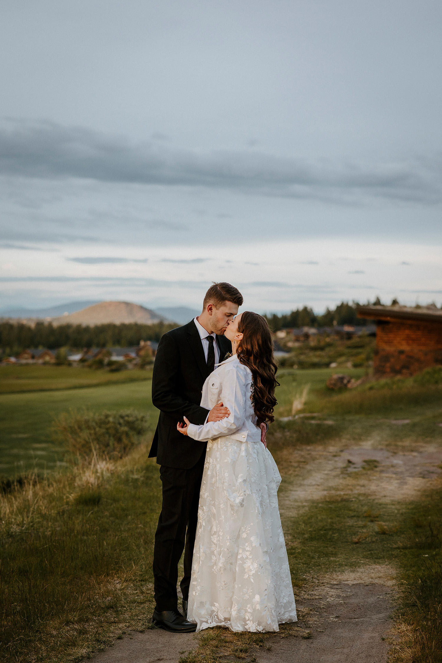 Tetherow, wedding, June, resort, golf, Central Oregon, Bend, high desert, romantic, pastels