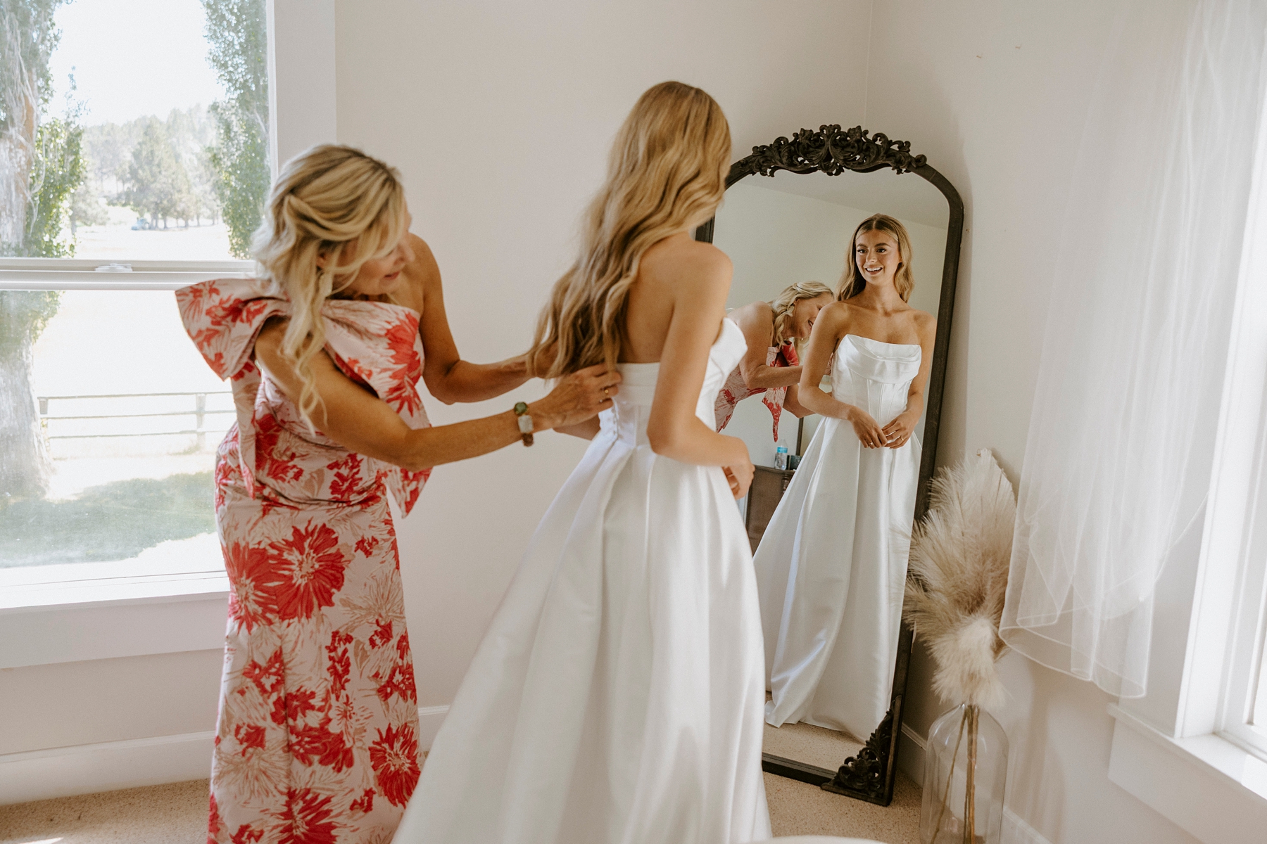 western, barn, wedding, bend, central oregon, long hollow ranch, romantic, dusty pink, rose, victoria carlson