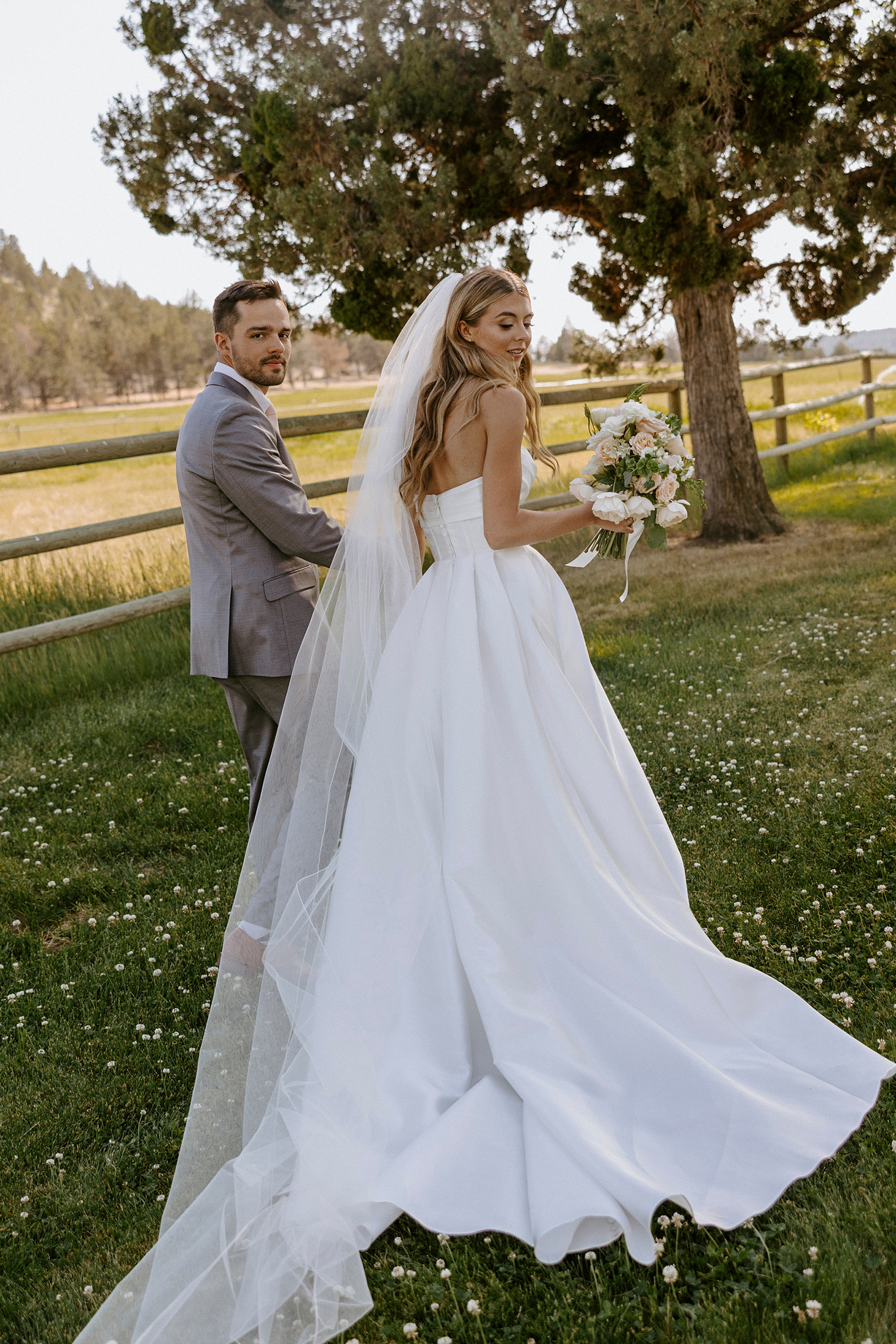 western, barn, wedding, bend, central oregon, long hollow ranch, romantic, dusty pink, rose, victoria carlson
