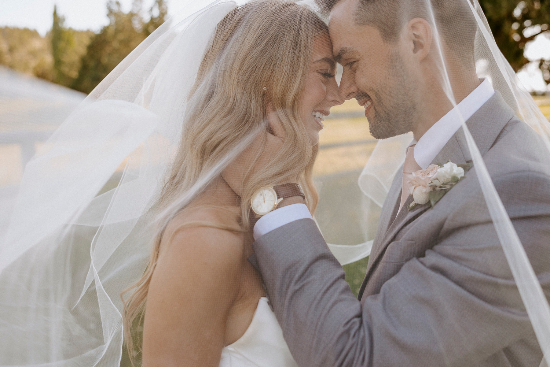 western, barn, wedding, bend, central oregon, long hollow ranch, romantic, dusty pink, rose, victoria carlson